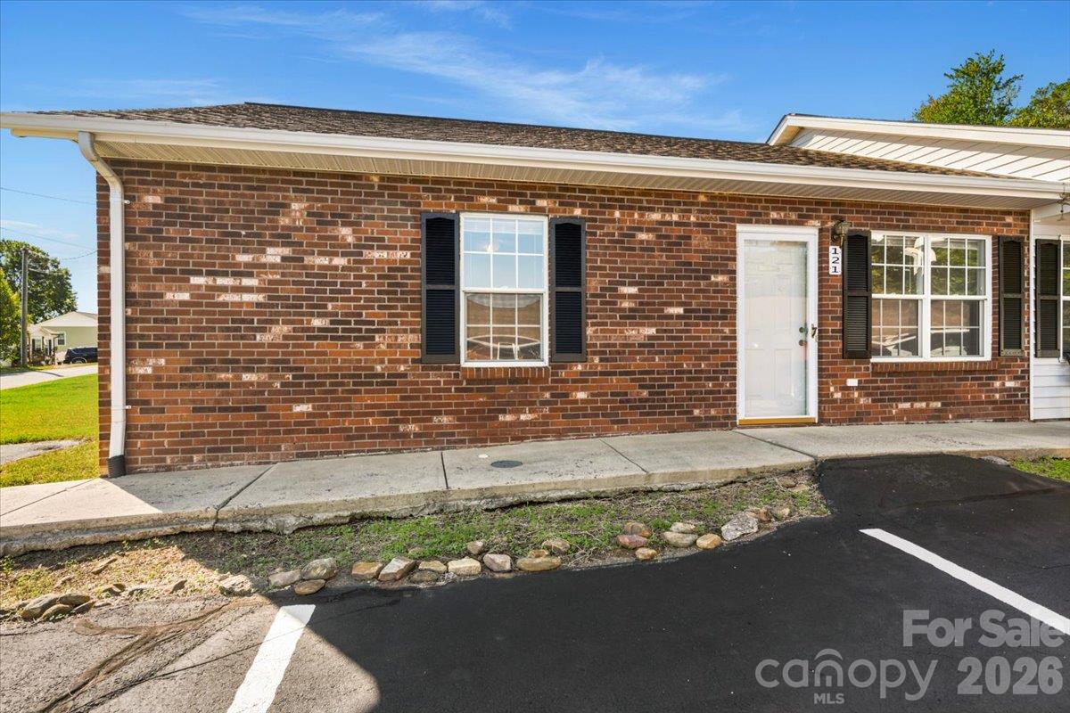 121 24th Street Property Photo 1