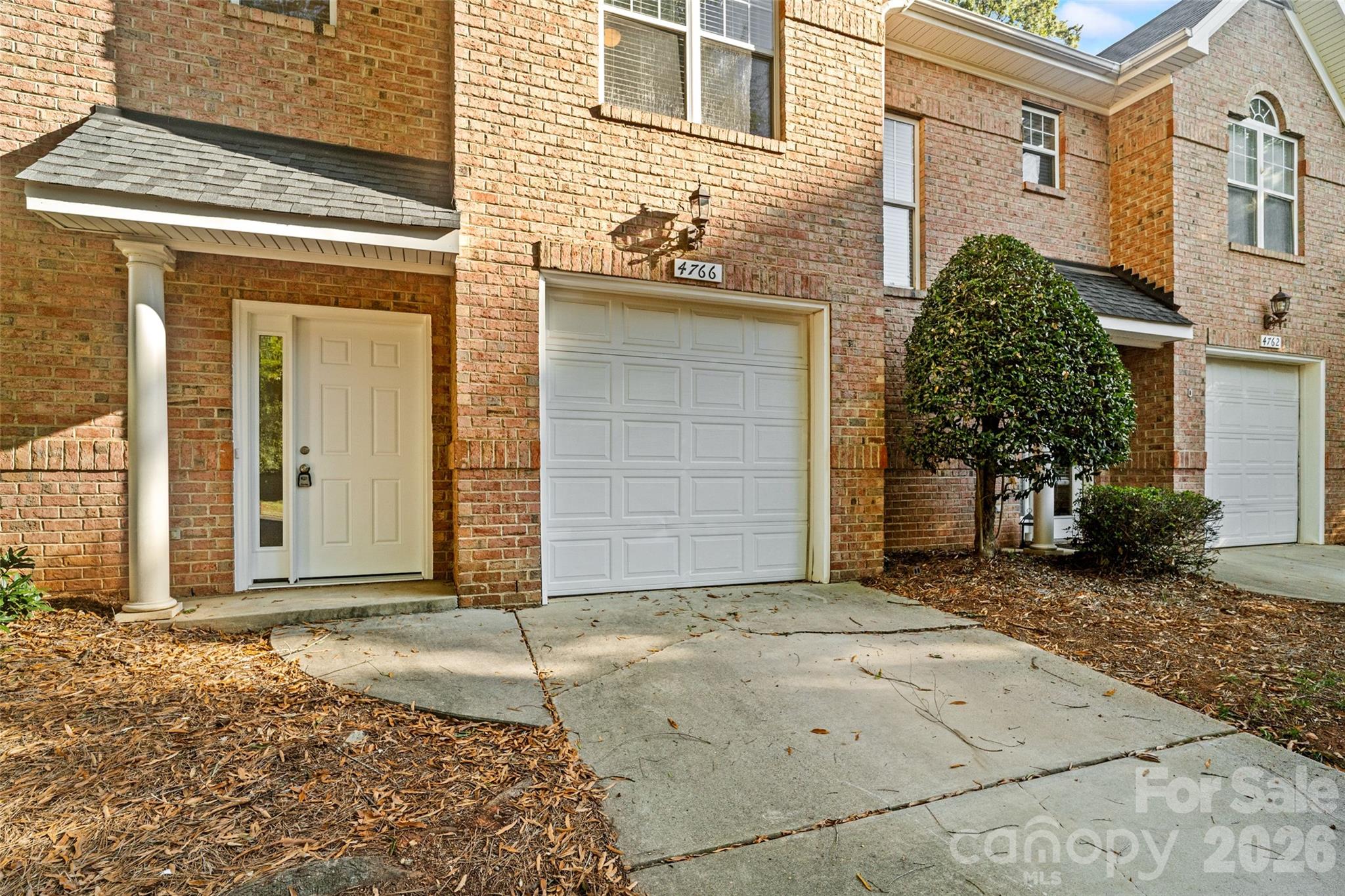 4766 Hunter Crest Lane Property Photo 4