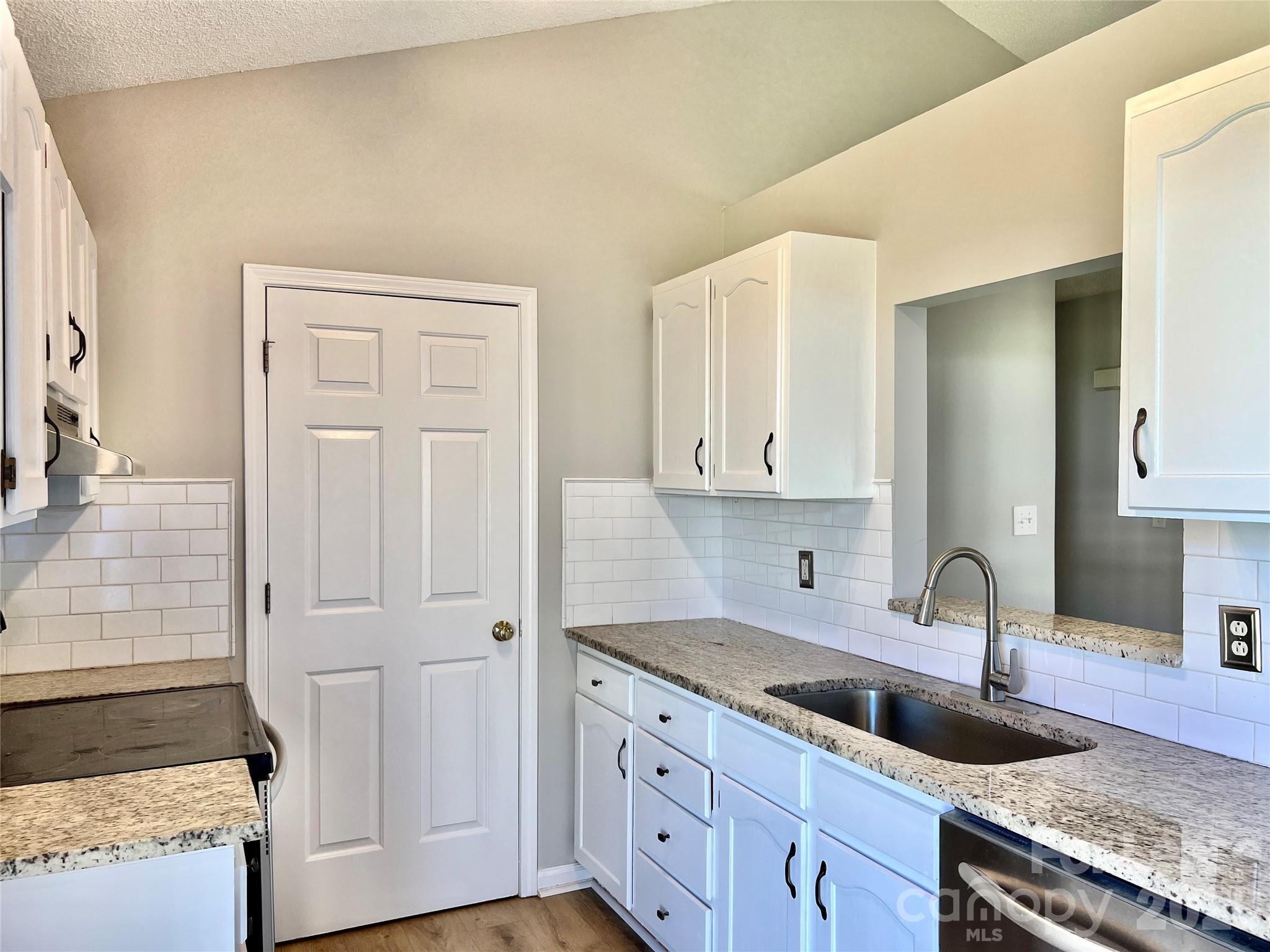 5900 Coral Ridge Lane Property Photo 2