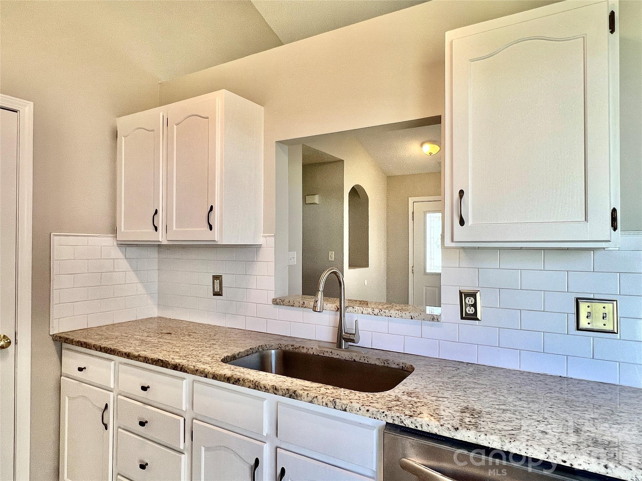 5900 Coral Ridge Lane Property Photo 3