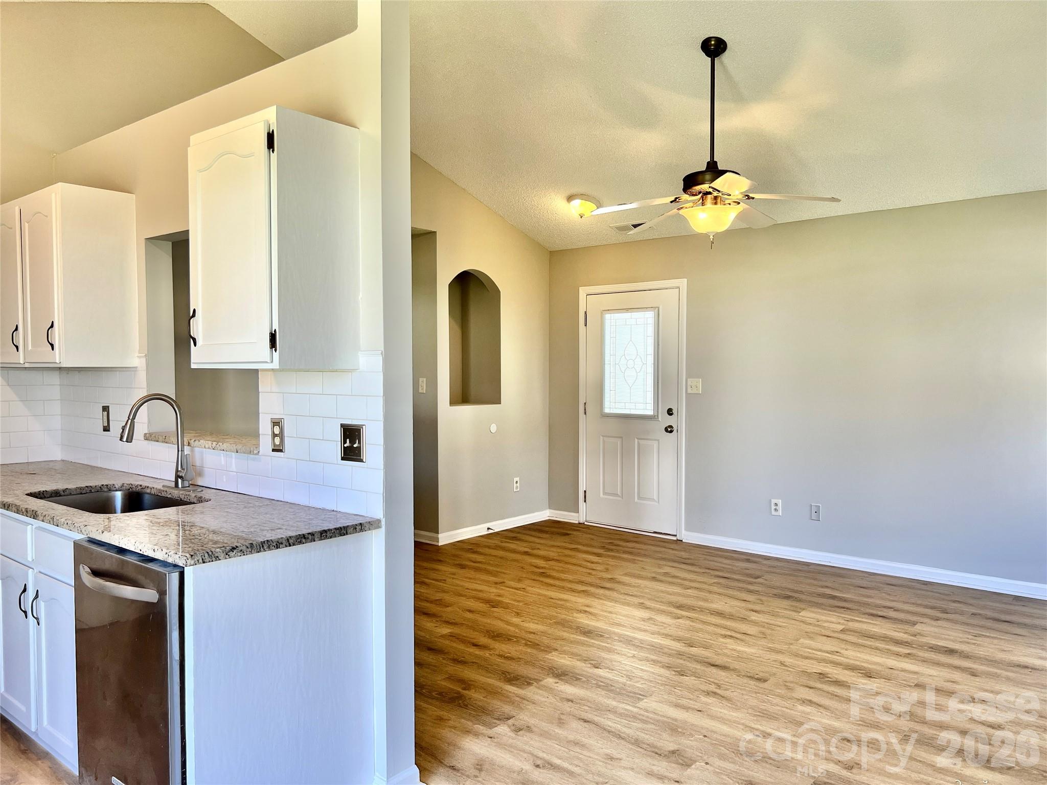5900 Coral Ridge Lane Property Photo 8
