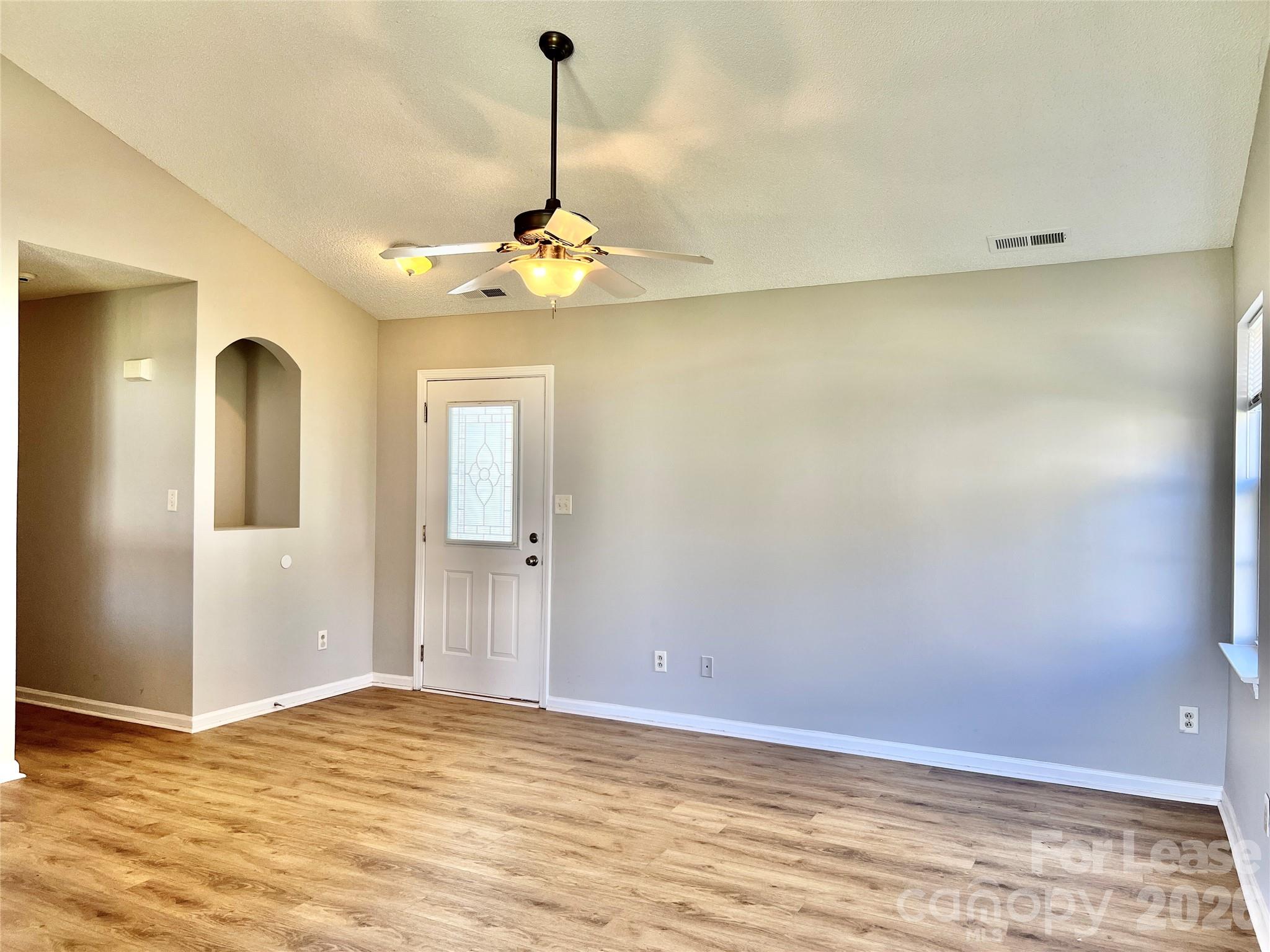 5900 Coral Ridge Lane Property Photo 9