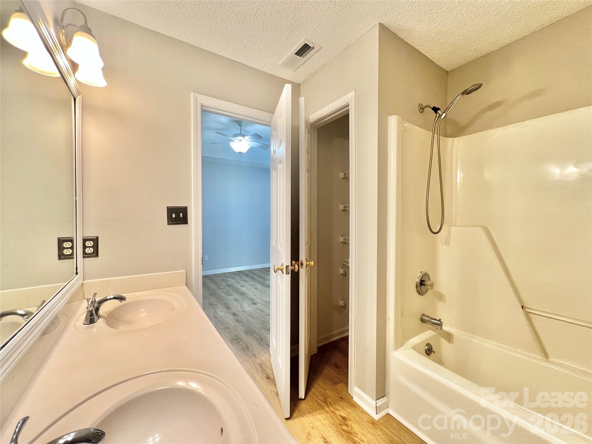 5900 Coral Ridge Lane Property Photo 15