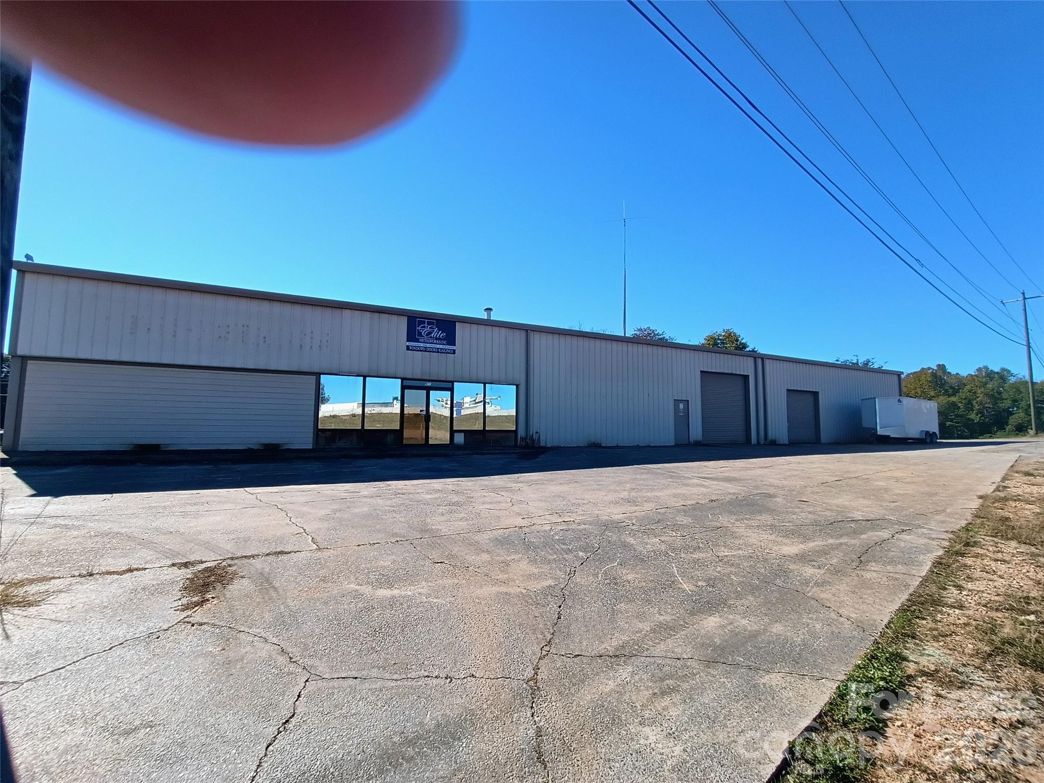 911 Railroad Avenue Property Photo 2