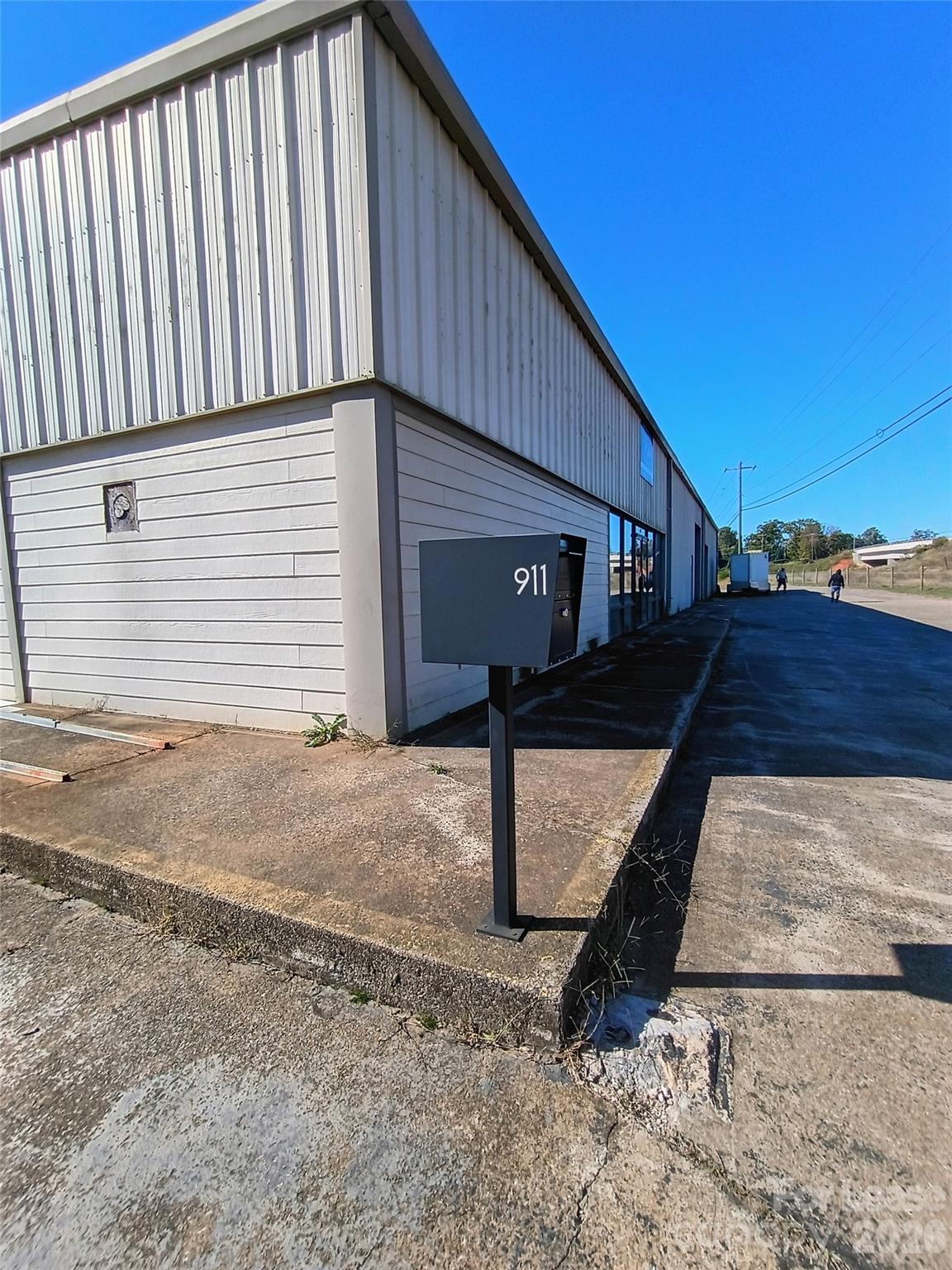 911 Railroad Avenue Property Photo 5