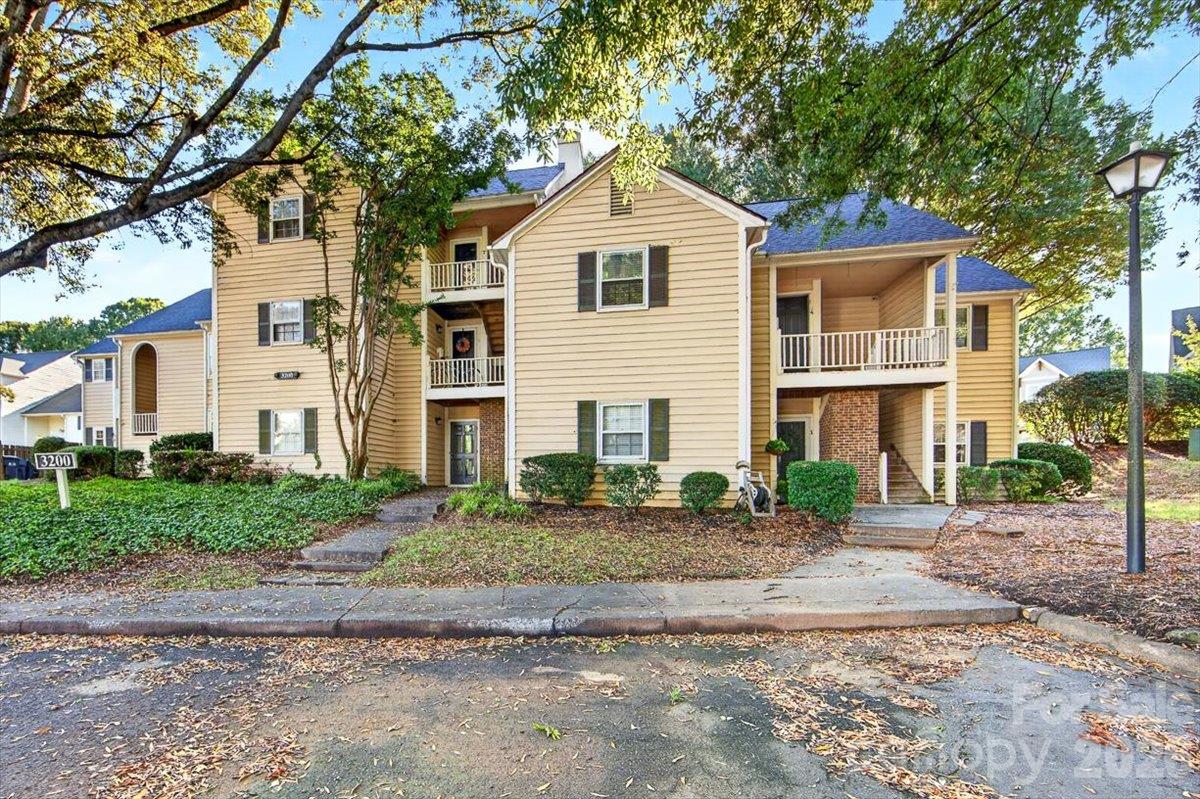 3200 Selwyn Farms Lane Property Photo 1