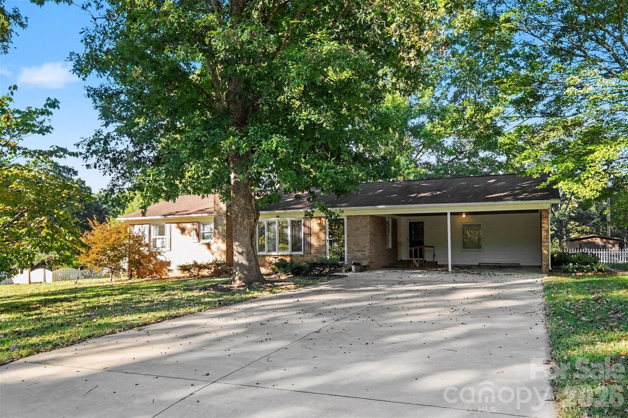 225 Edgewood Drive Property Photo 2