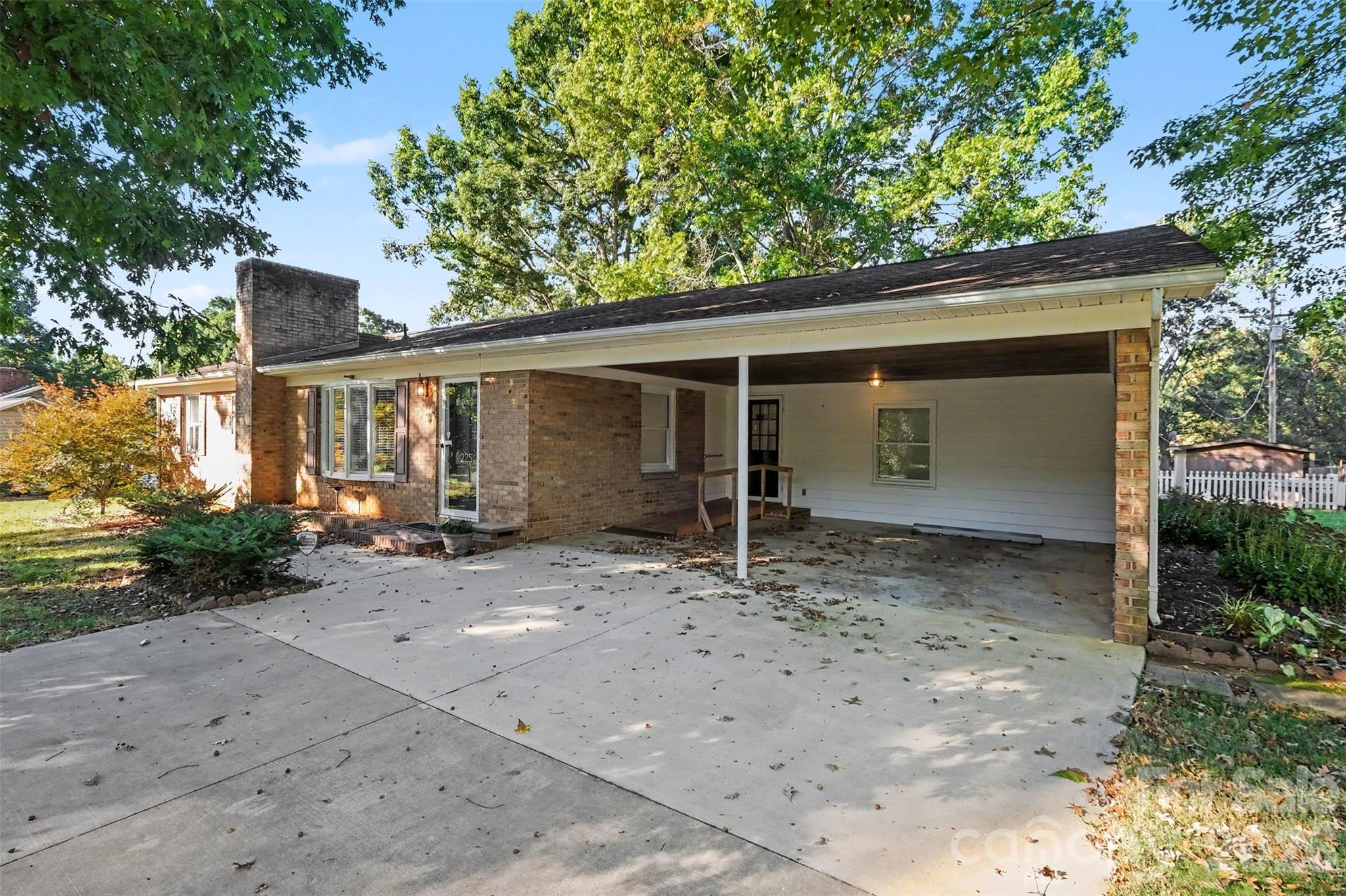 225 Edgewood Drive Property Photo 3