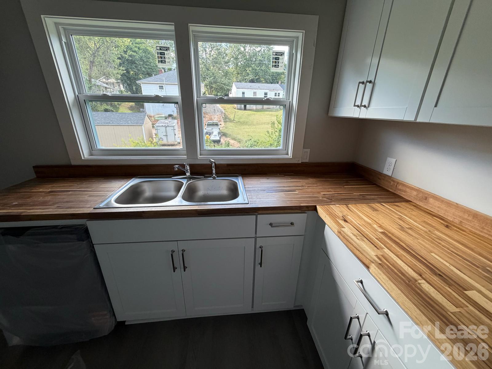 405 Highland Street Property Photo 6