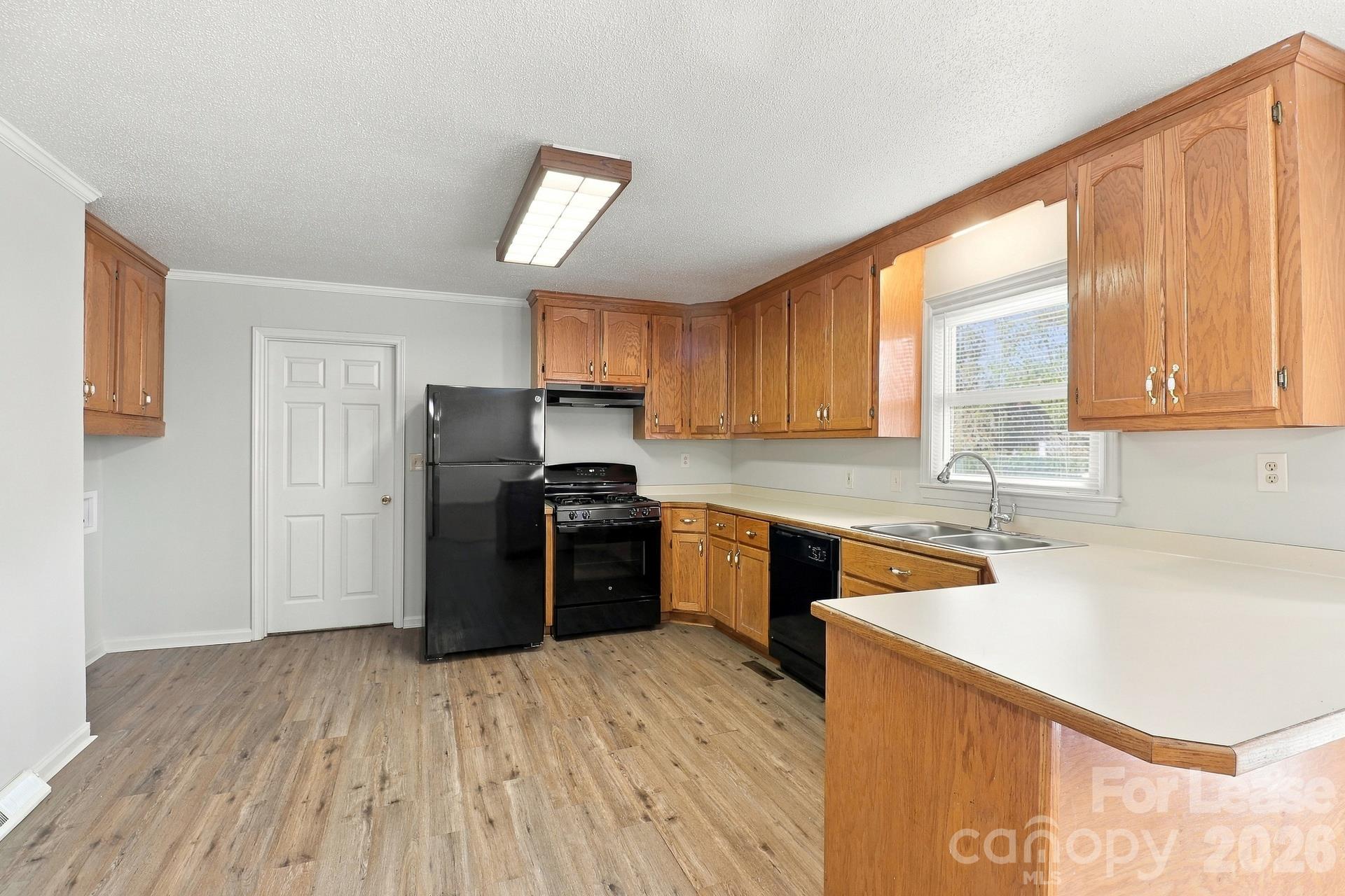 2338 Linwood Road Property Photo 4