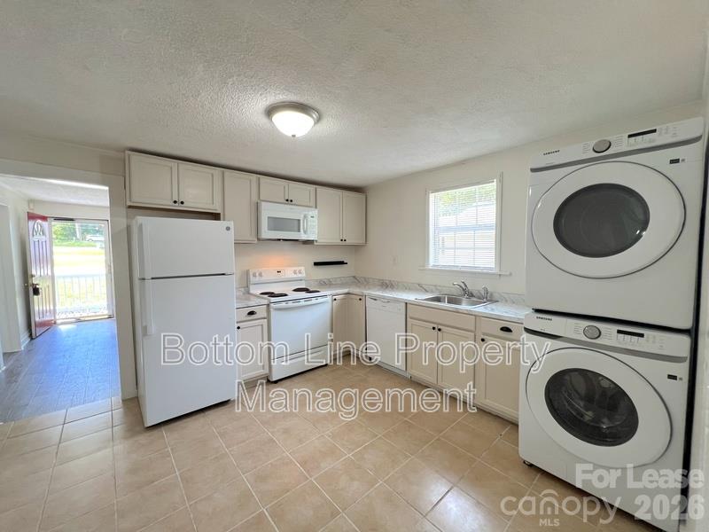 1102 Davidson Avenue Property Photo 5