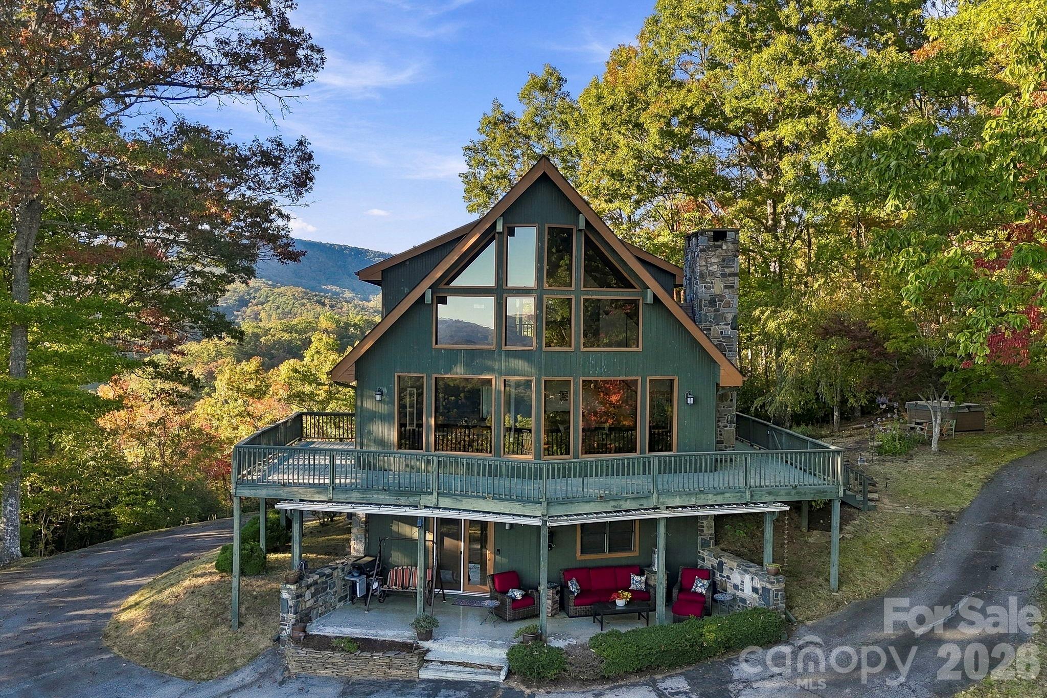 565 Ivy Lane Property Photo 1