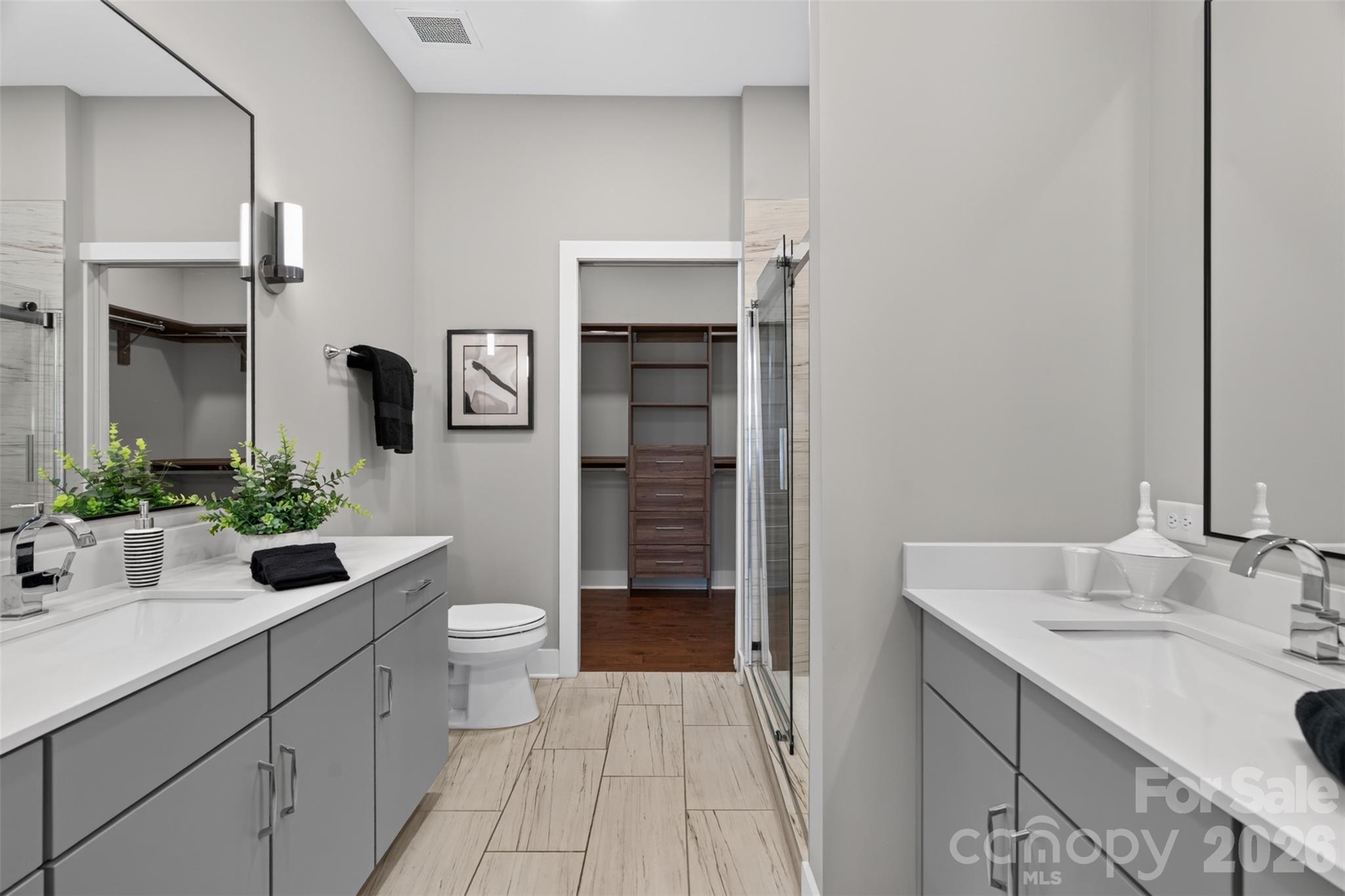 2401 Euclid Avenue 311 Property Photo 10