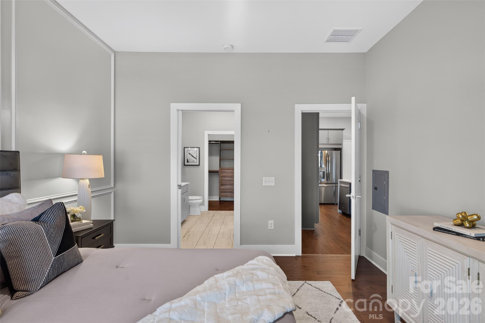2401 Euclid Avenue 311 Property Photo 11
