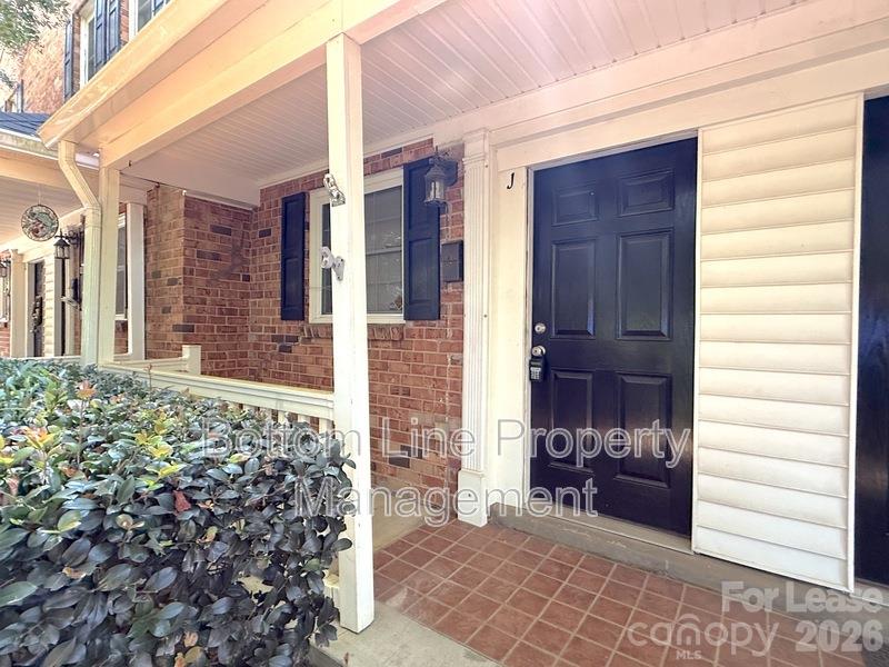 1218 Green Oaks Lane Property Photo 1