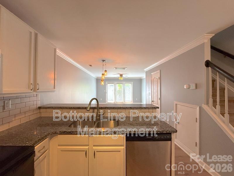 1218 Green Oaks Lane Property Photo 4