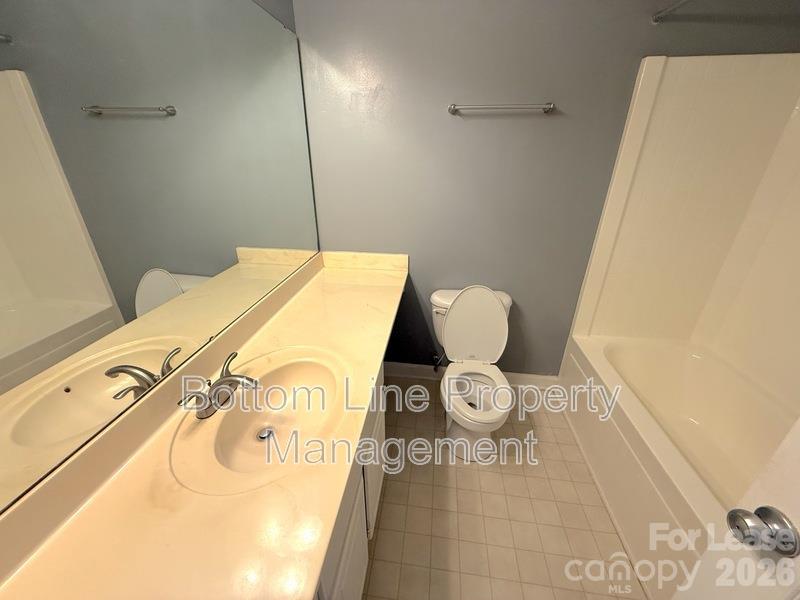 1218 Green Oaks Lane Property Photo 10