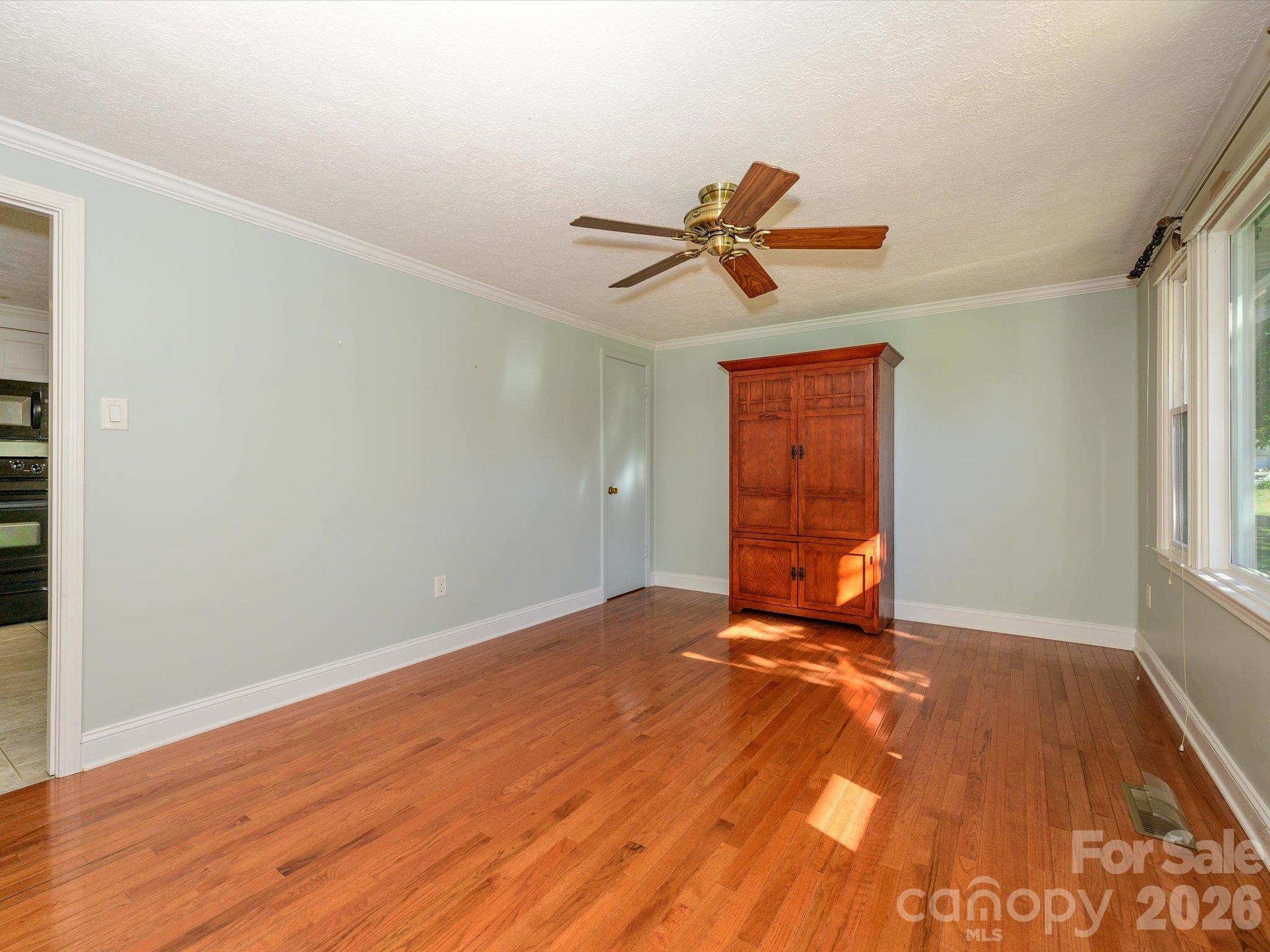 3714 Fieldcrest Circle Property Photo 4
