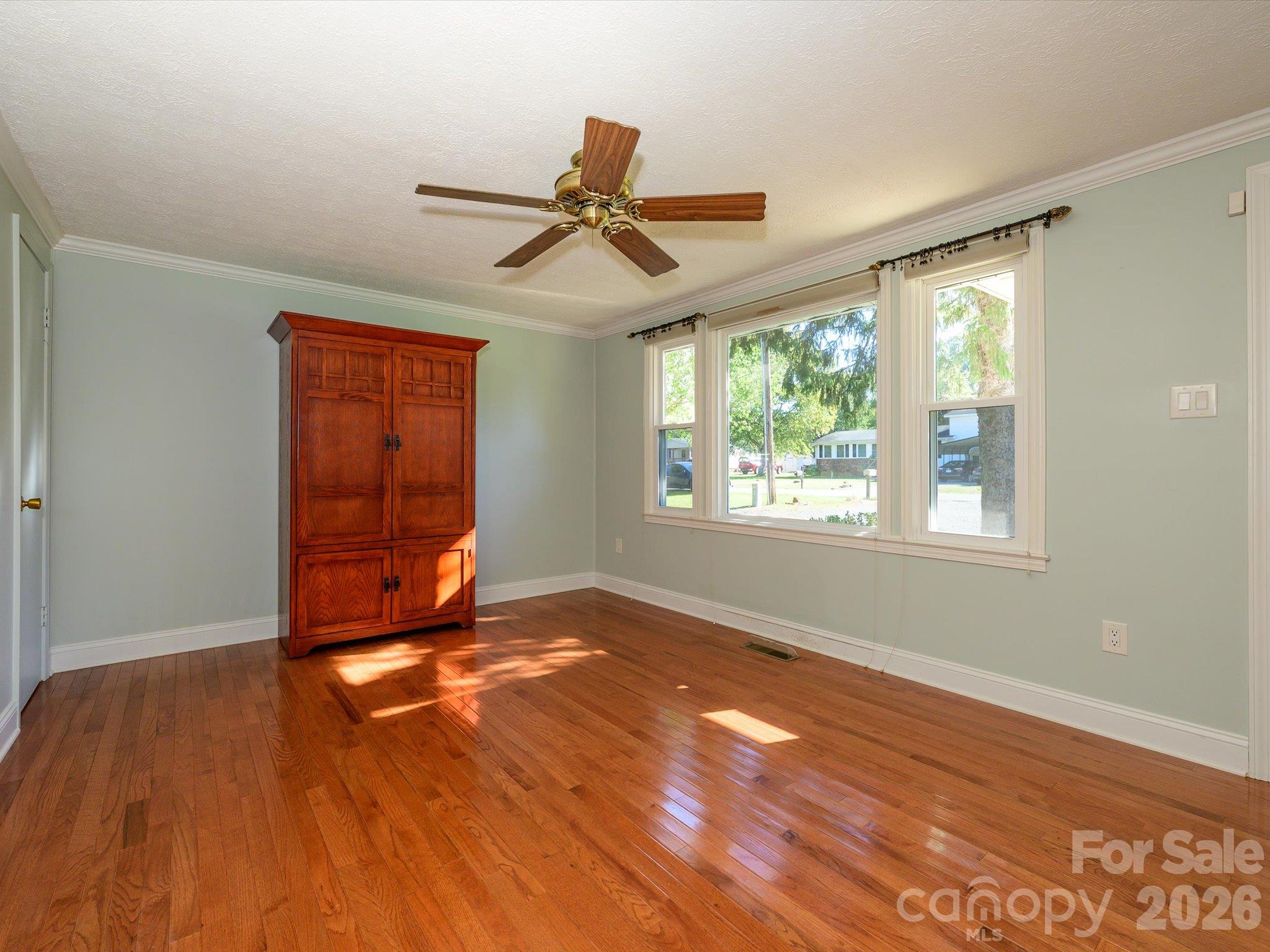 3714 Fieldcrest Circle Property Photo 5