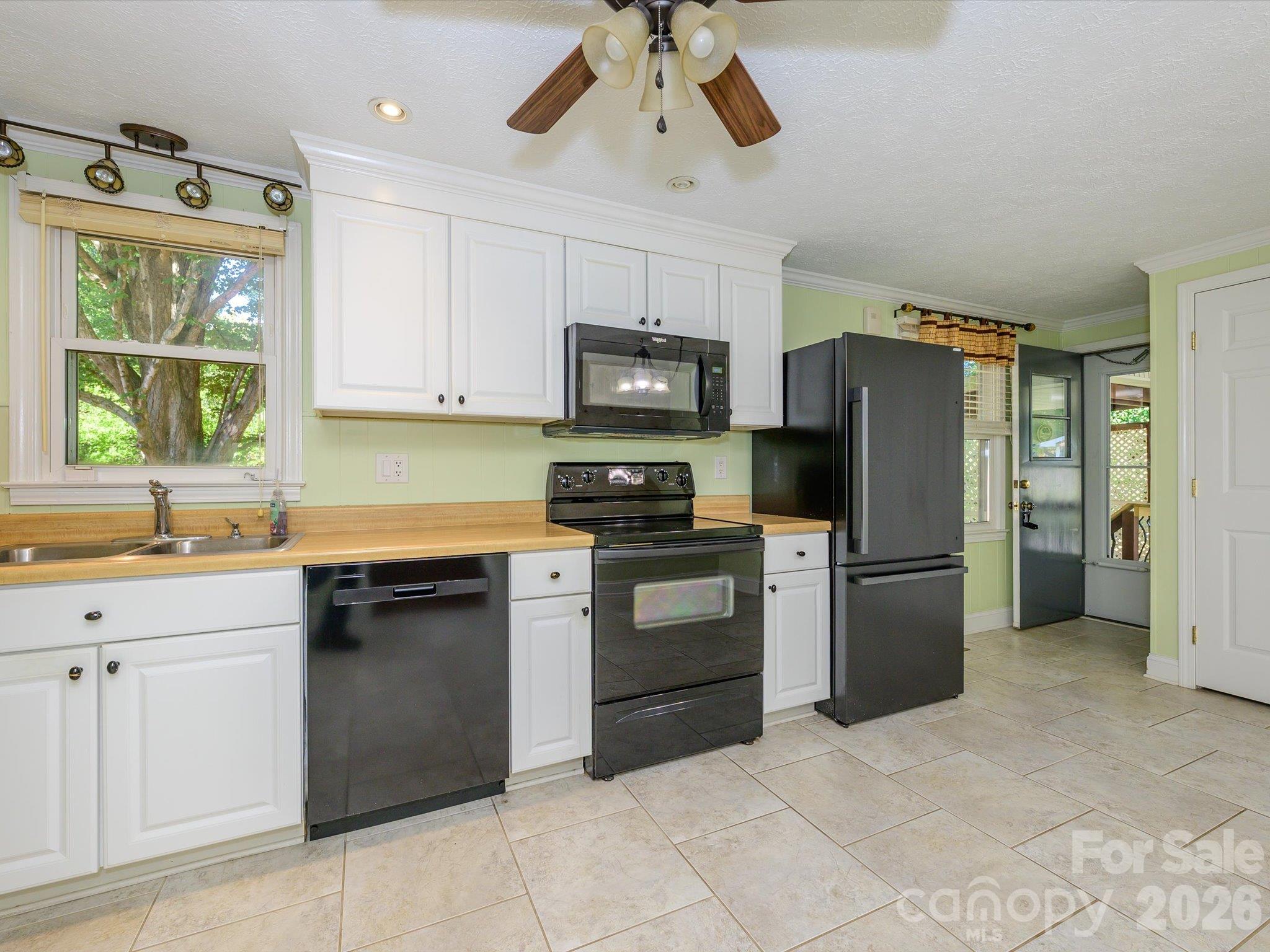 3714 Fieldcrest Circle Property Photo 12