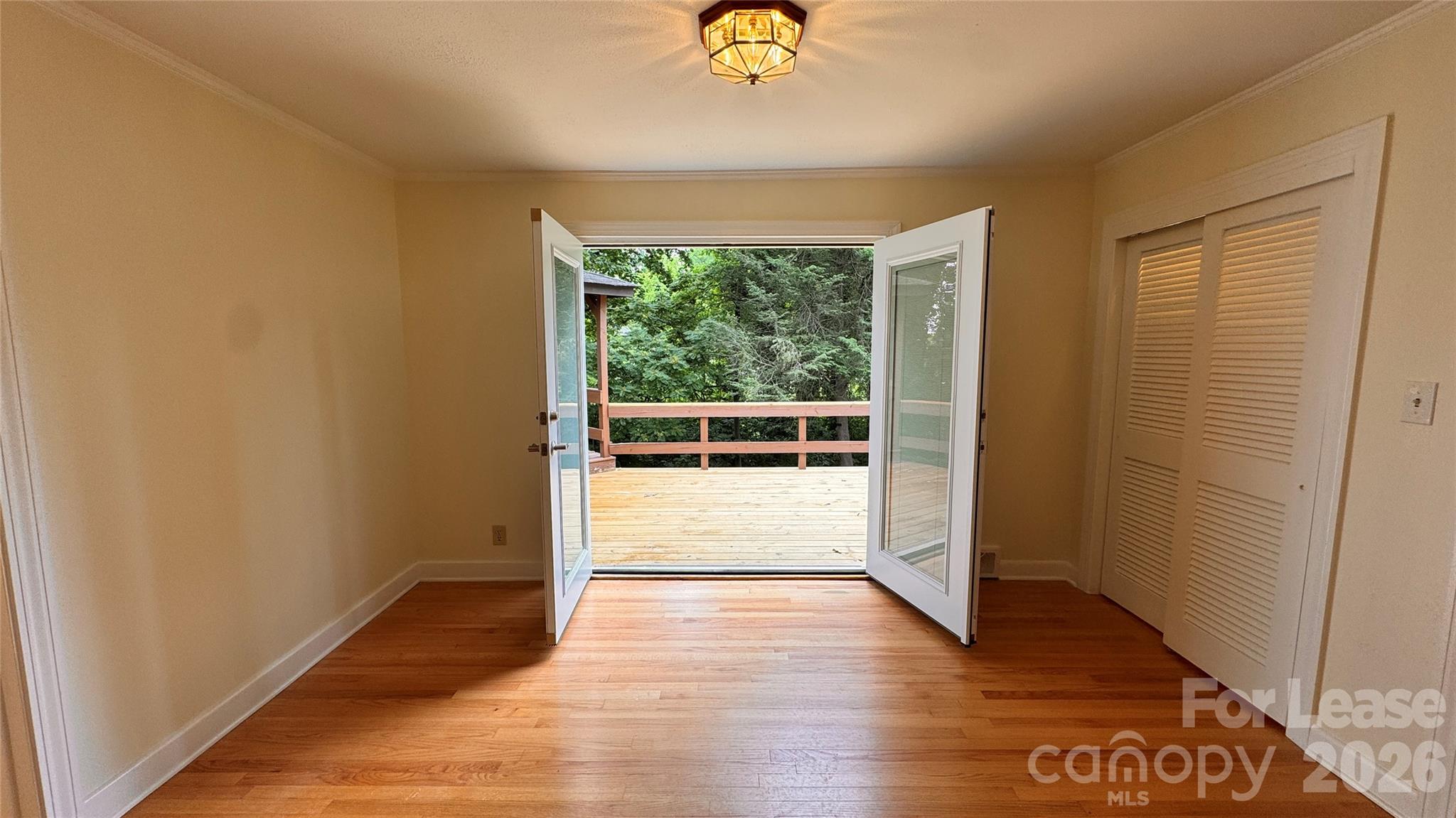 690 Brookdale Drive Property Photo 8