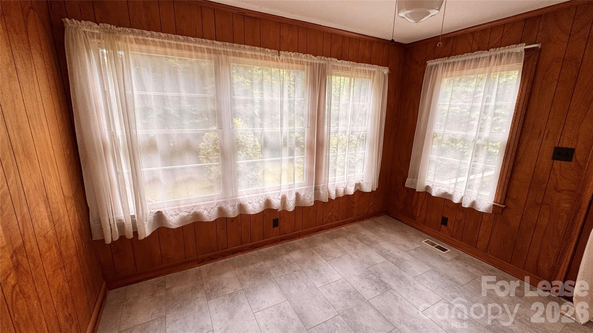 690 Brookdale Drive Property Photo 10