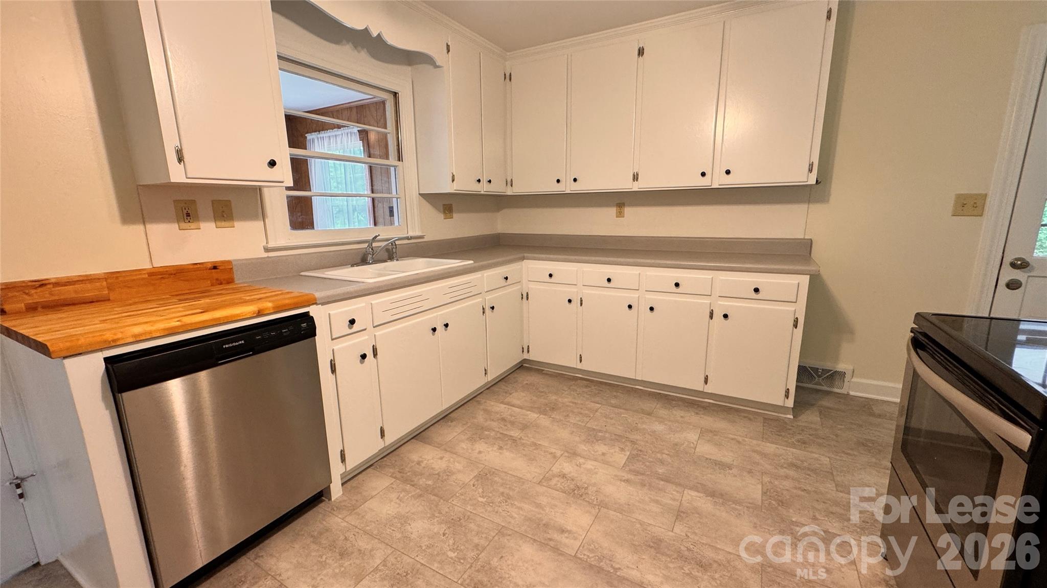 690 Brookdale Drive Property Photo 13