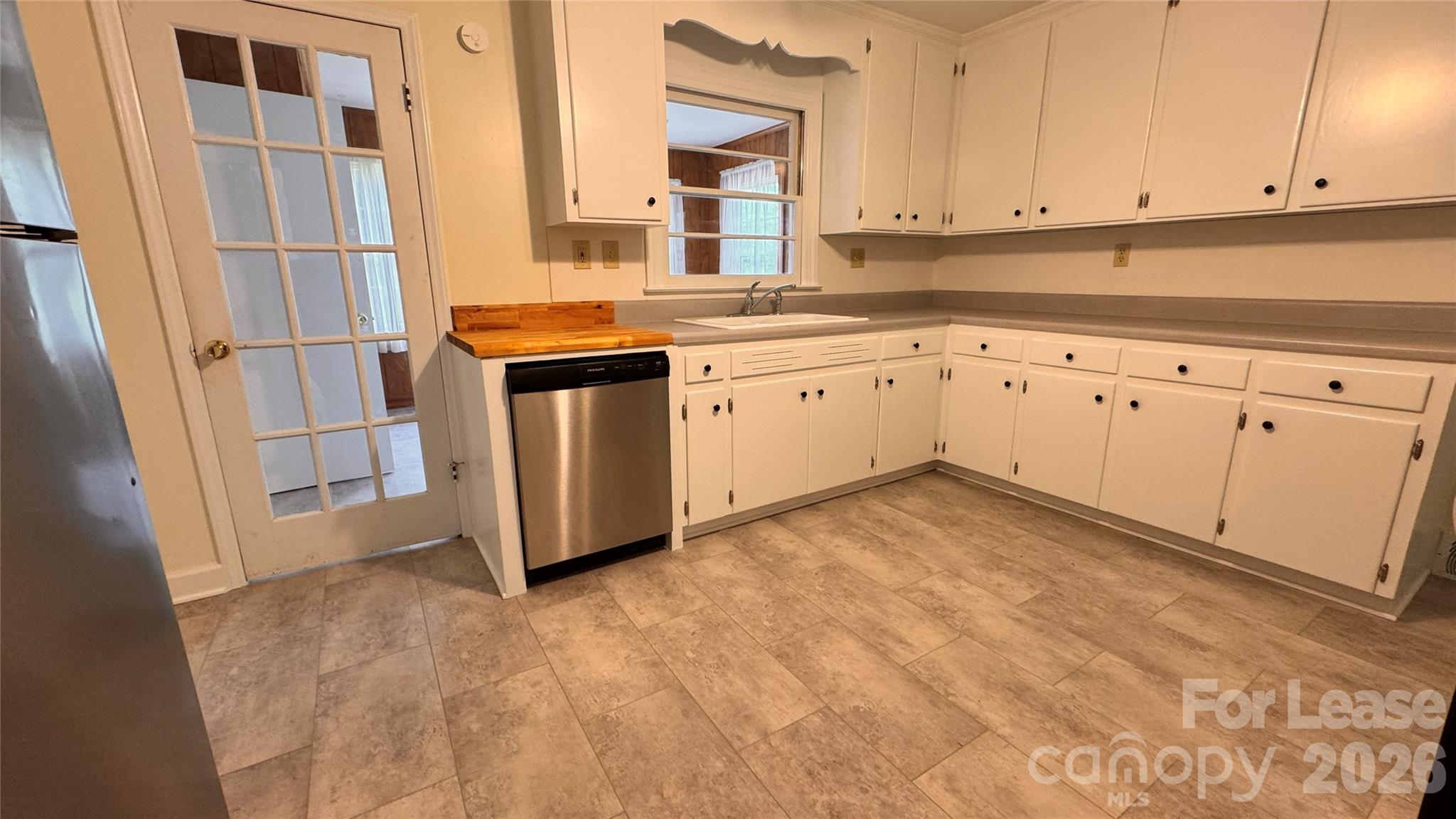 690 Brookdale Drive Property Photo 14