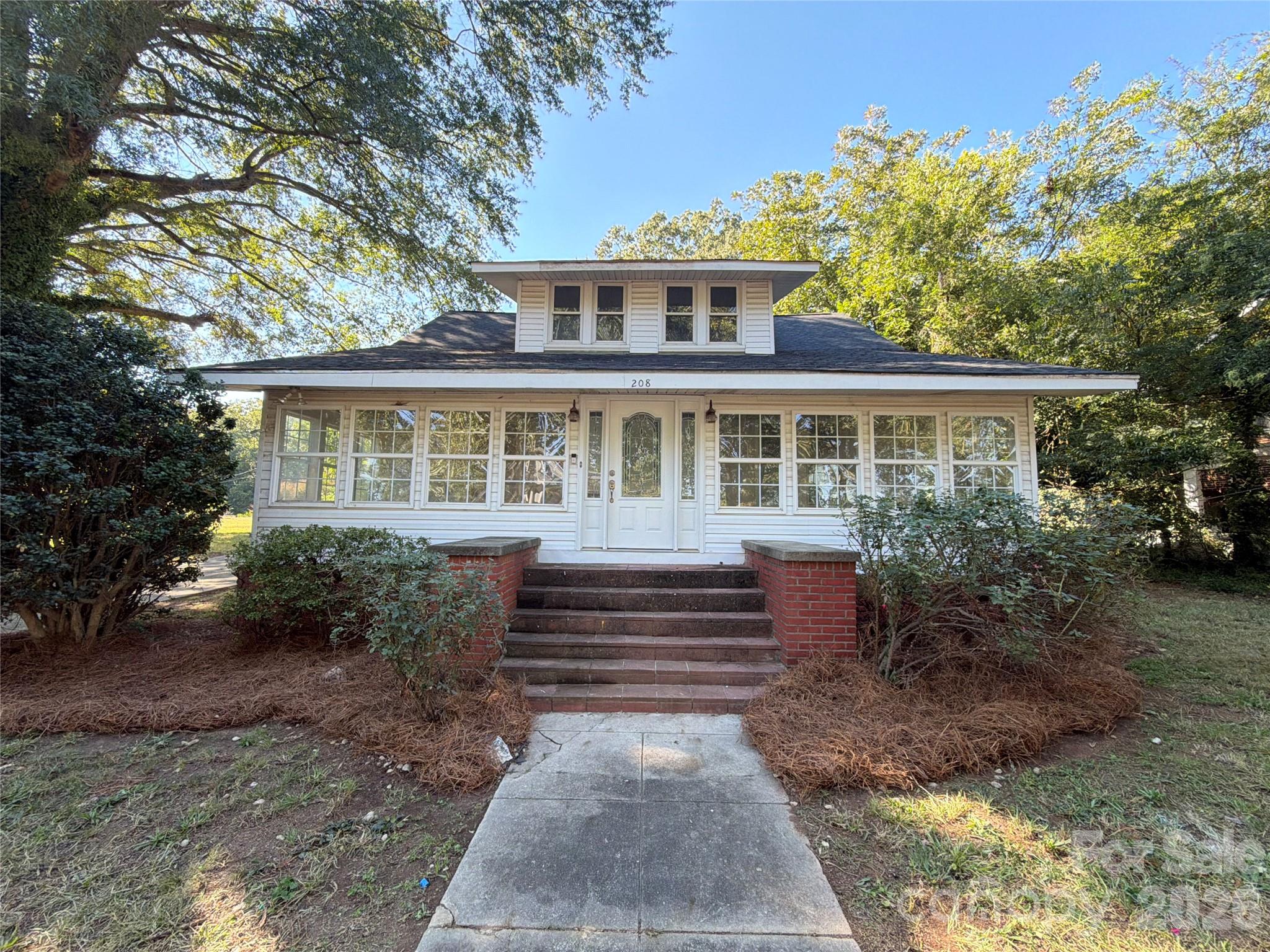208 Elm Street Property Photo 1