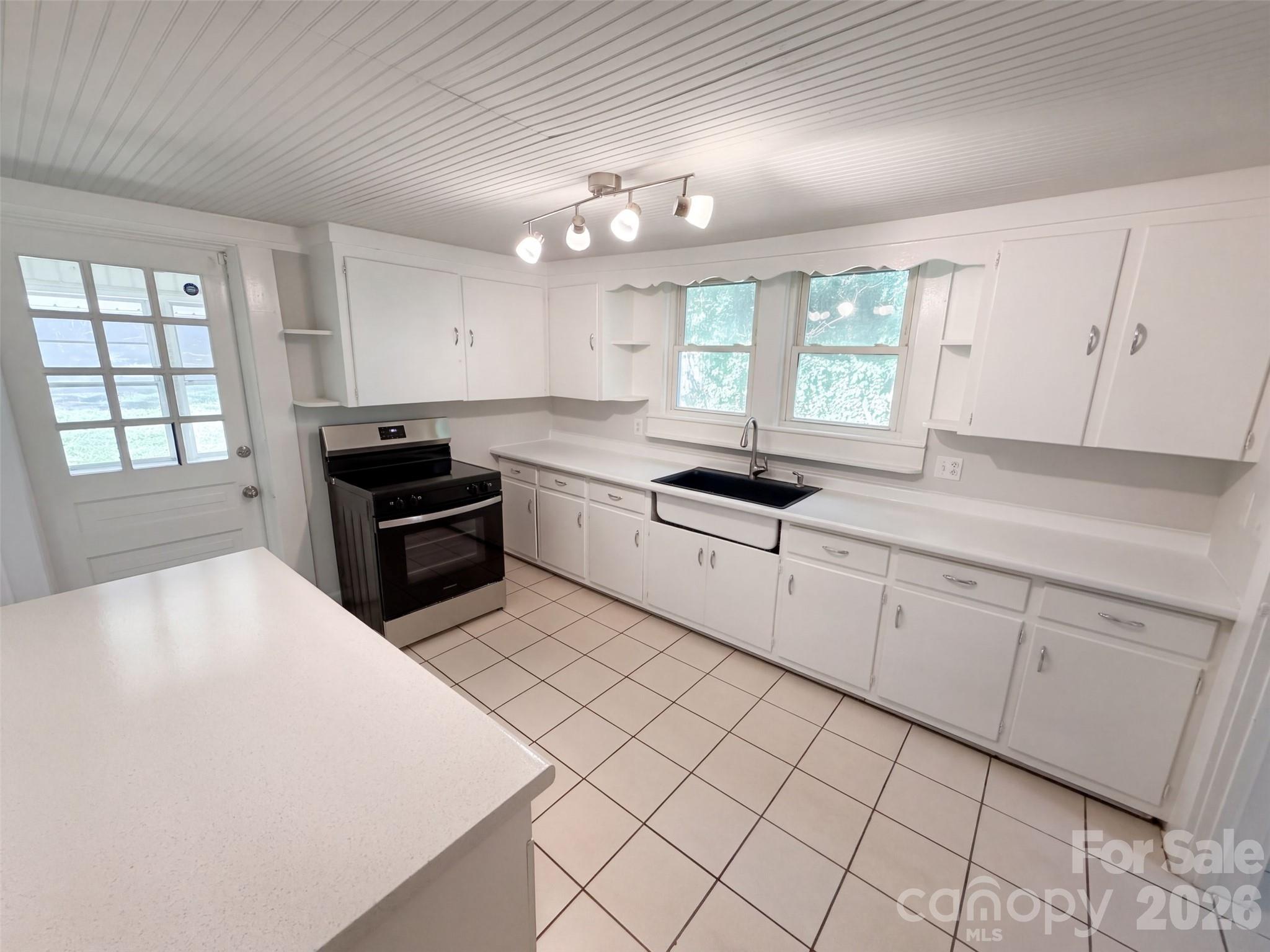 208 Elm Street Property Photo 2