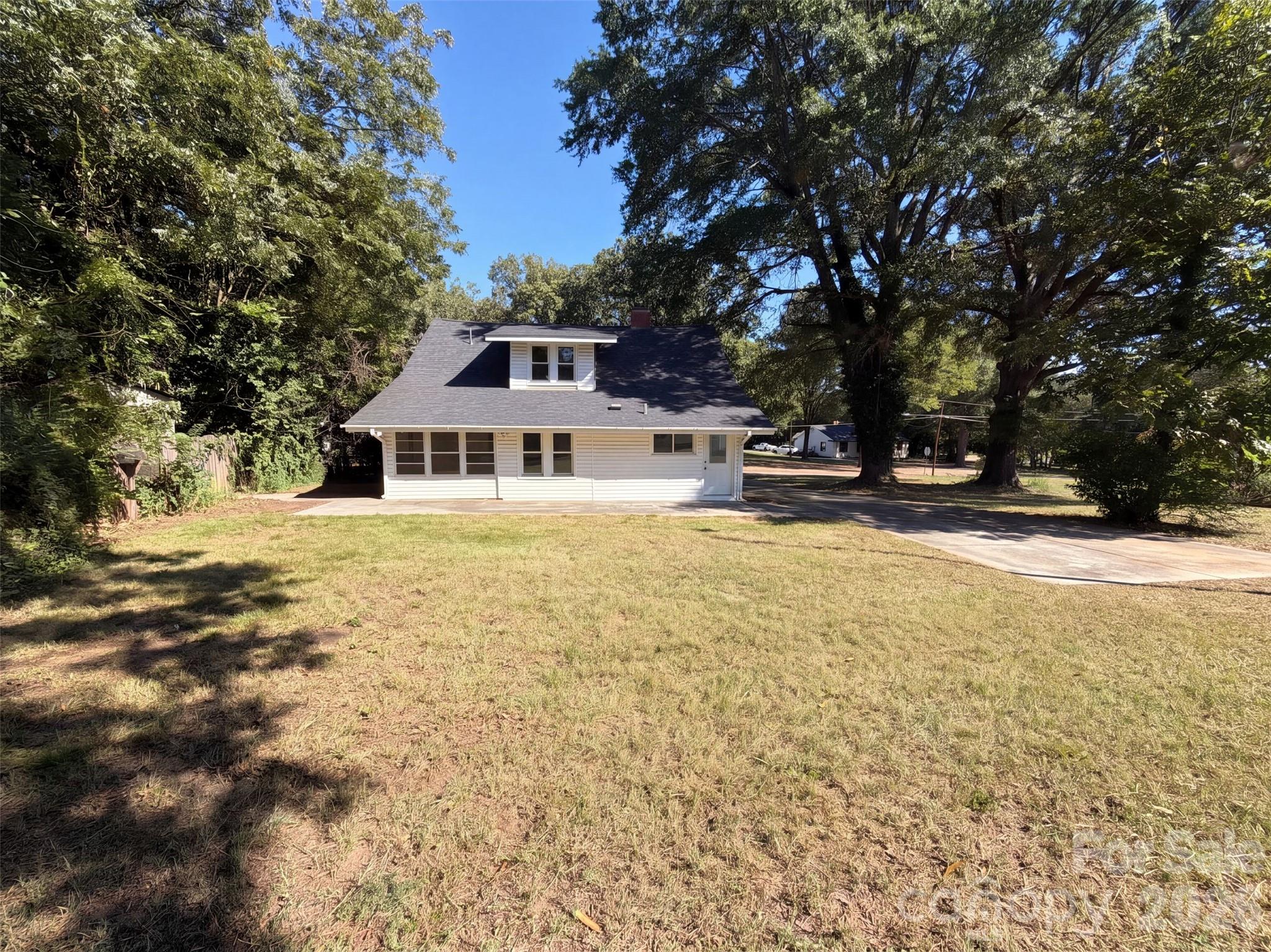 208 Elm Street Property Photo 5
