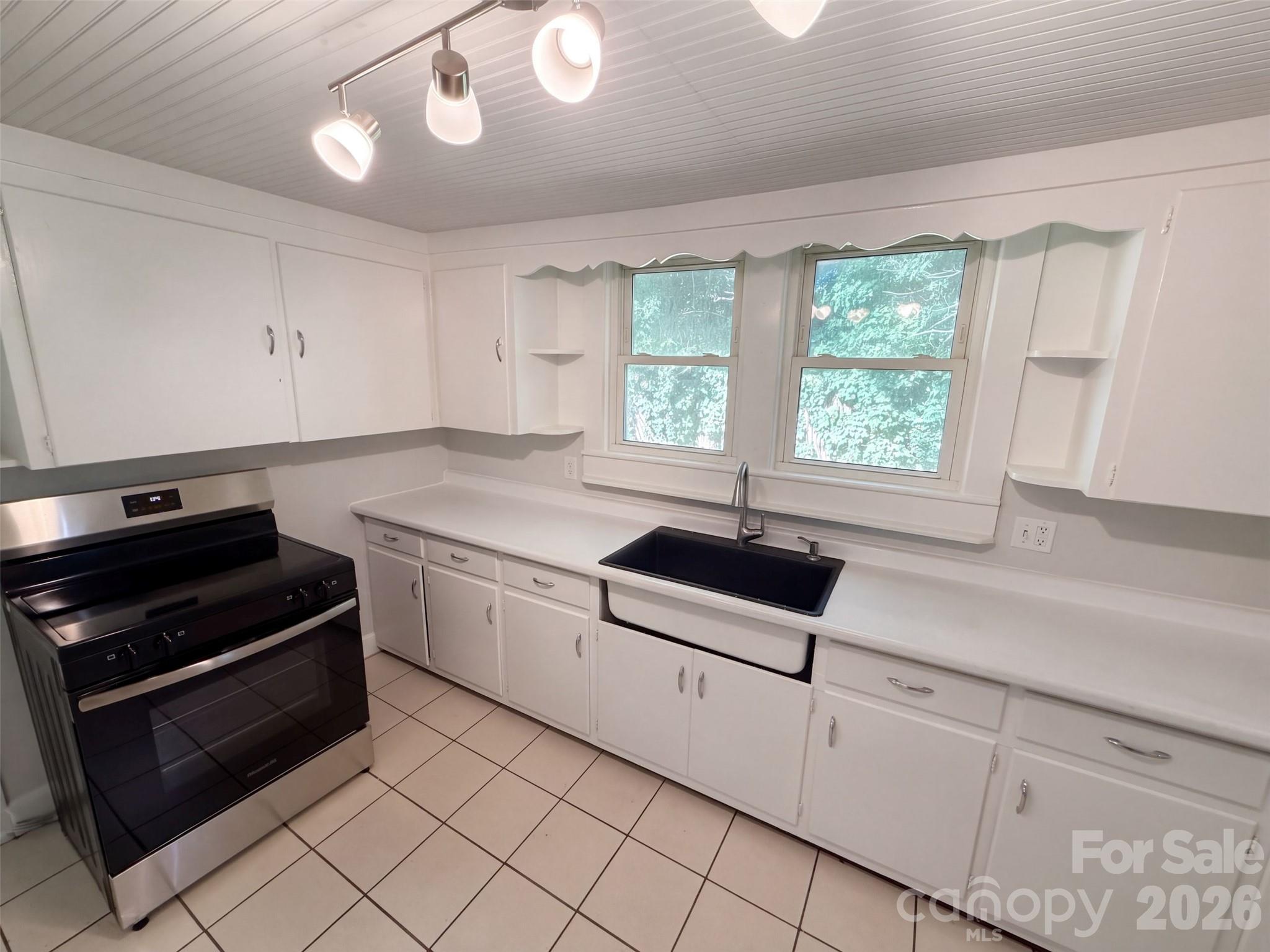 208 Elm Street Property Photo 7