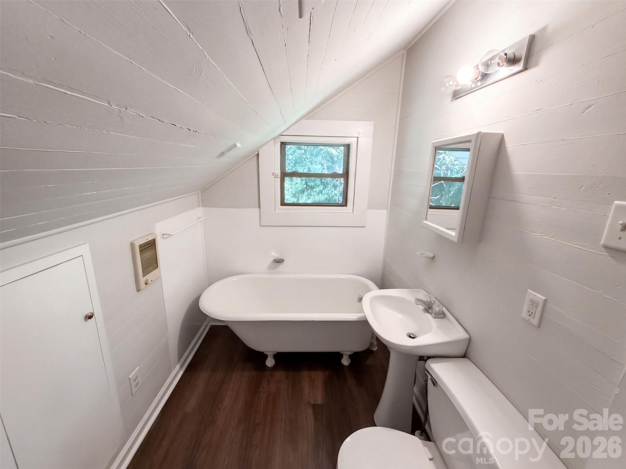 208 Elm Street Property Photo 17