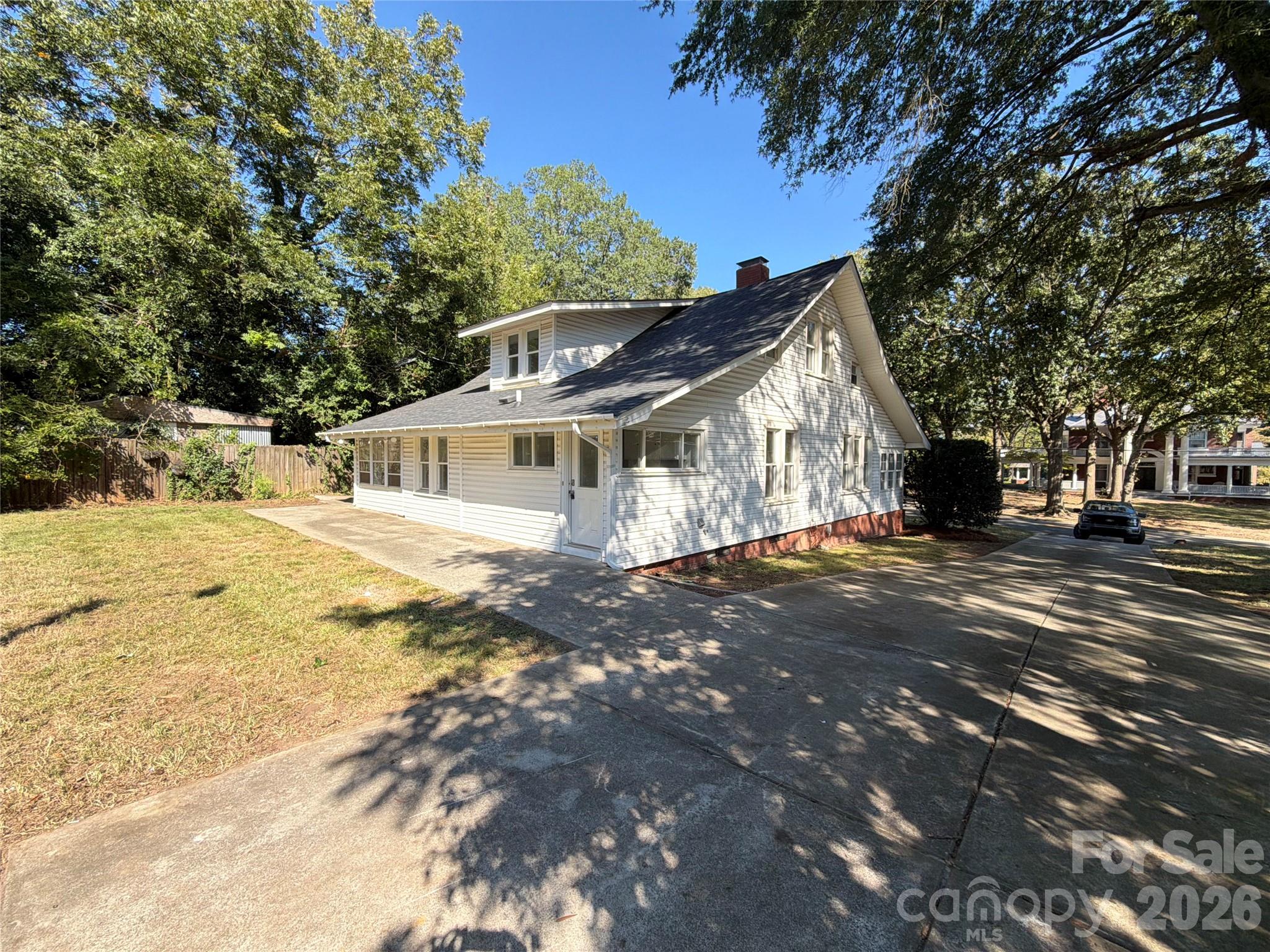 208 Elm Street Property Photo 22