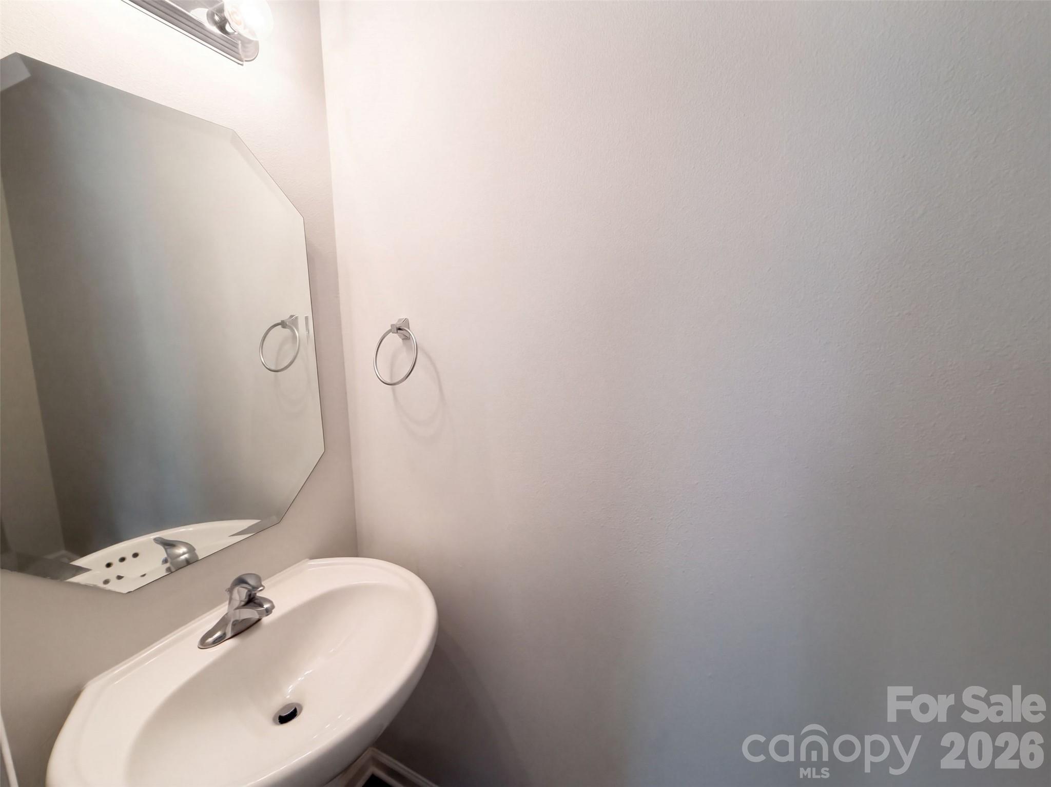 900 Etta Place Property Photo 10