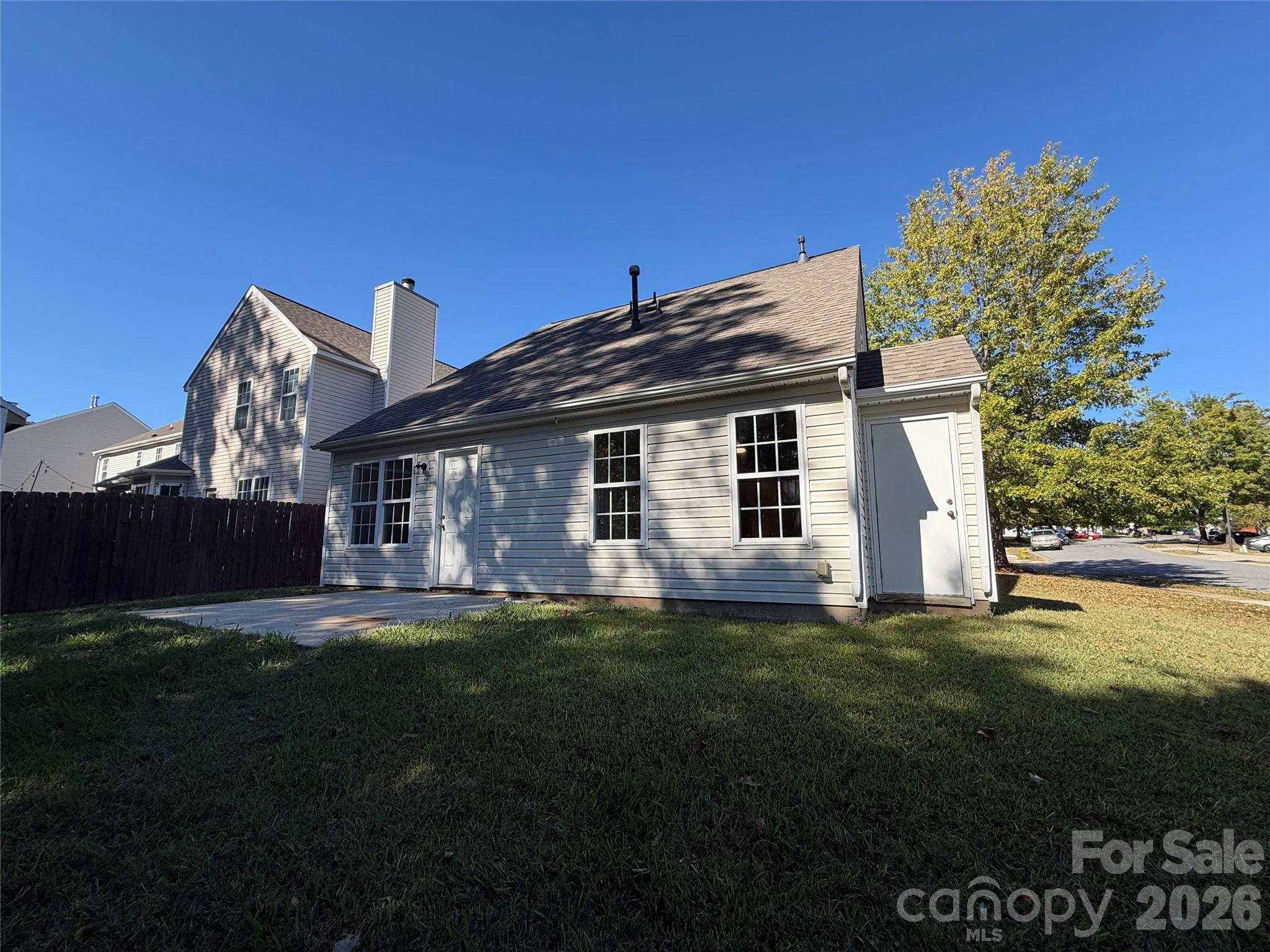 8603 Berrybrook Lane Property Photo 5