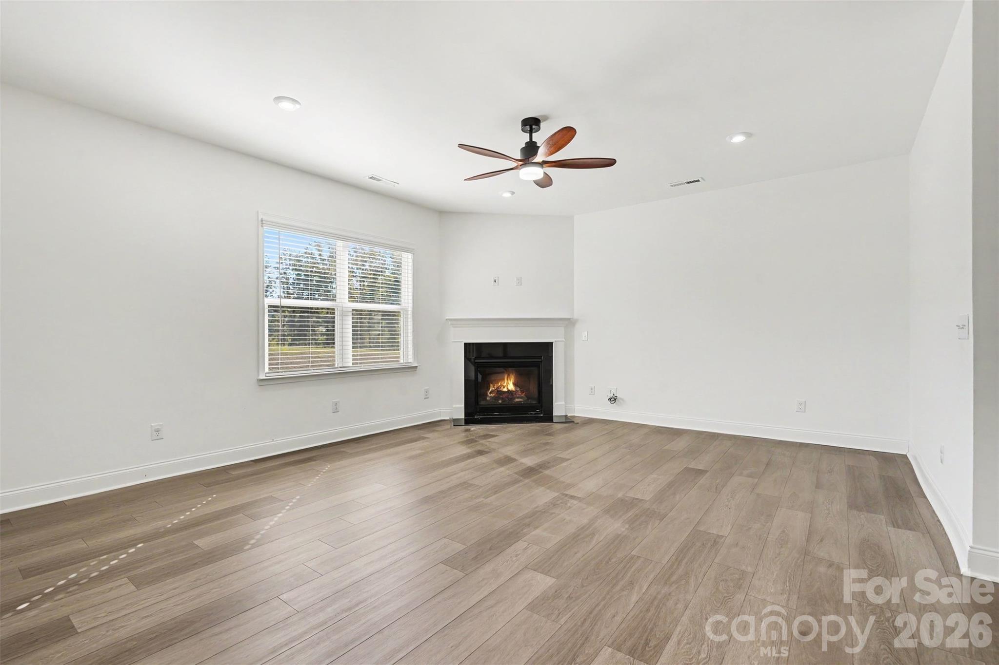 19221 Yellow Birch Drive Property Photo 6