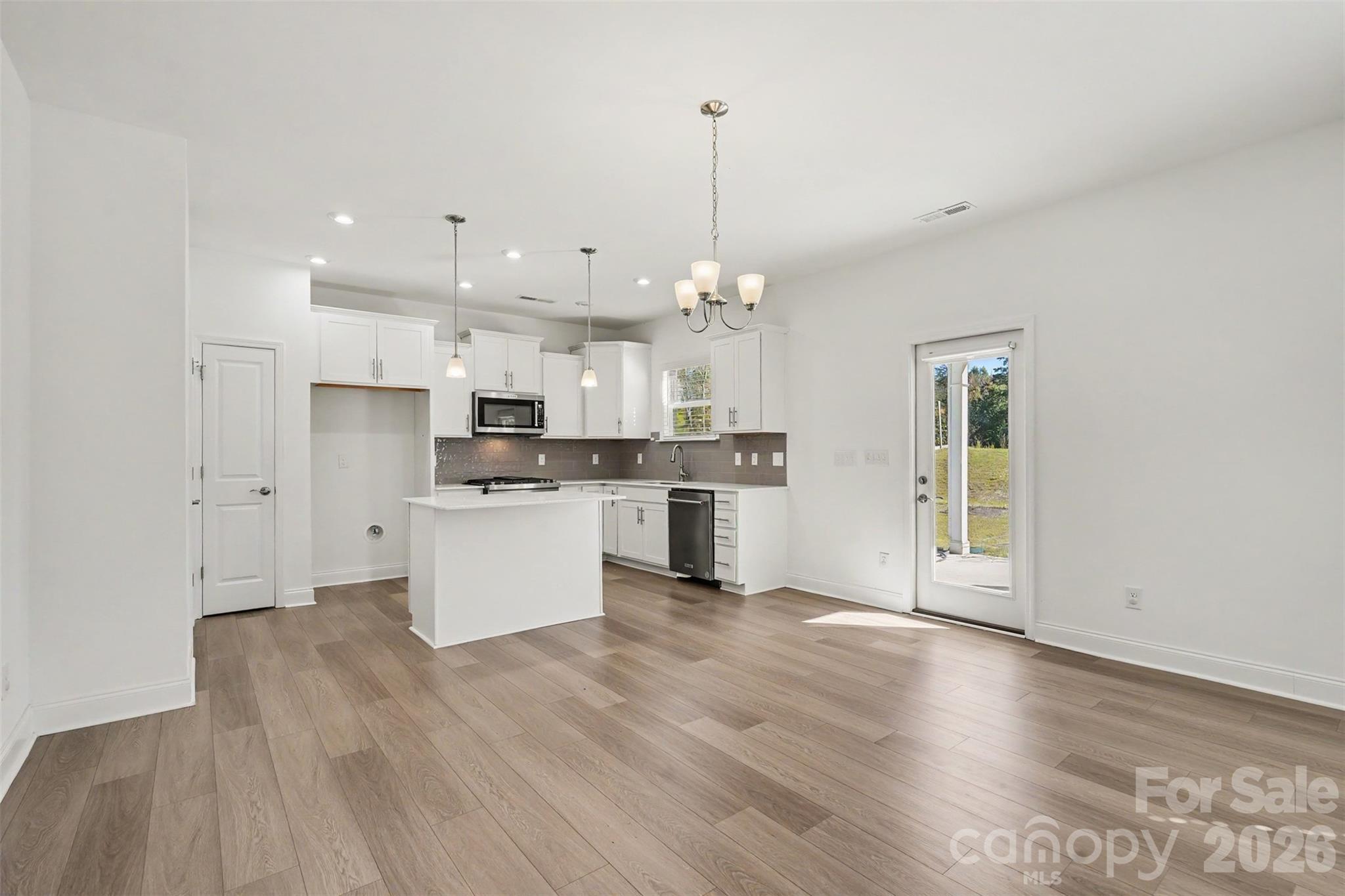 19221 Yellow Birch Drive Property Photo 8