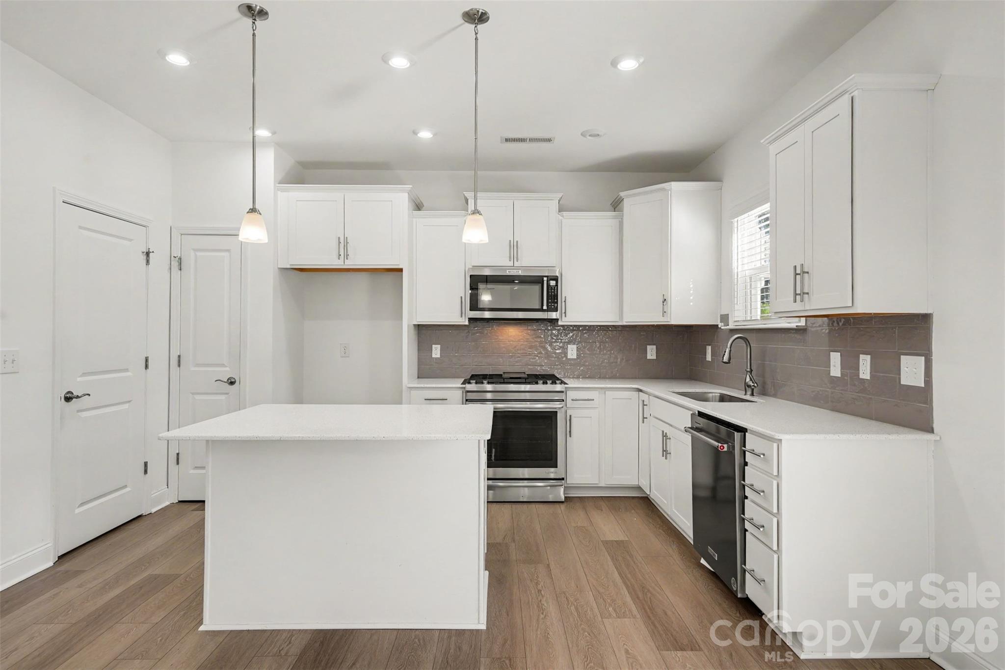 19221 Yellow Birch Drive Property Photo 9