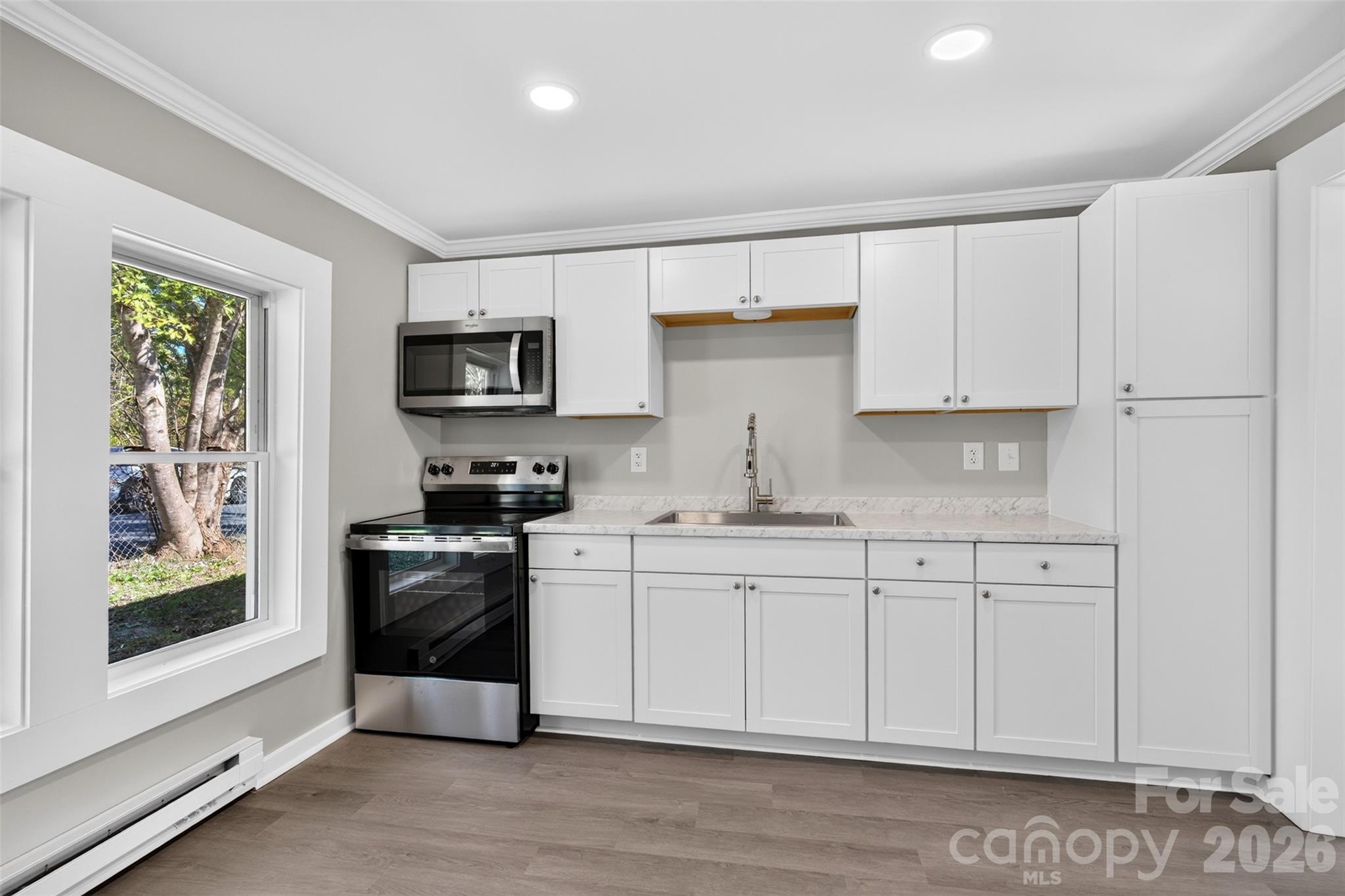611 Center Street Property Photo 1