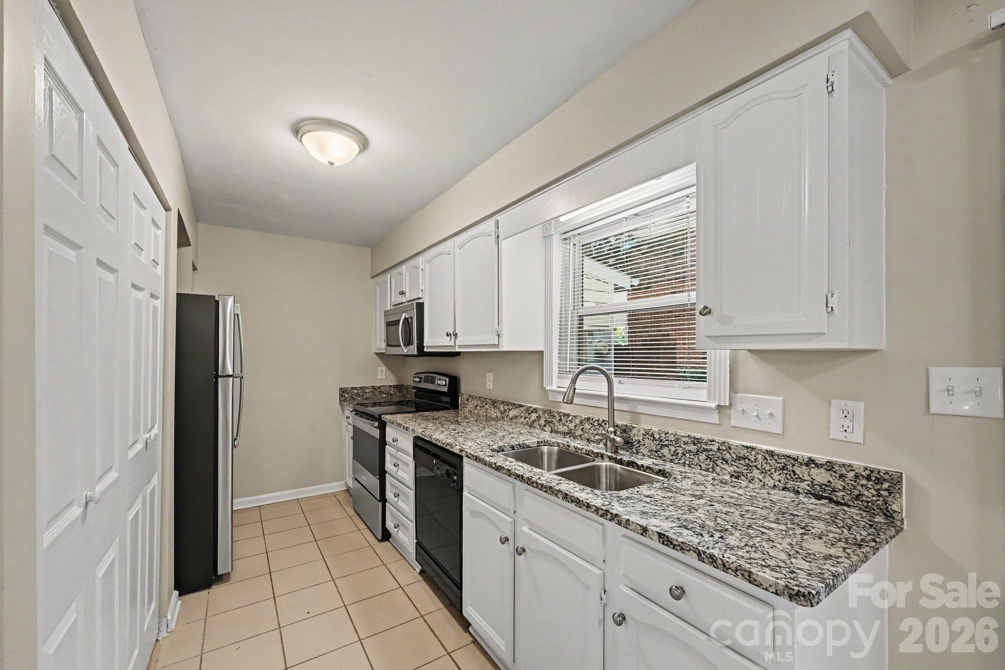 11059 Hunter Trail Lane Property Photo 6