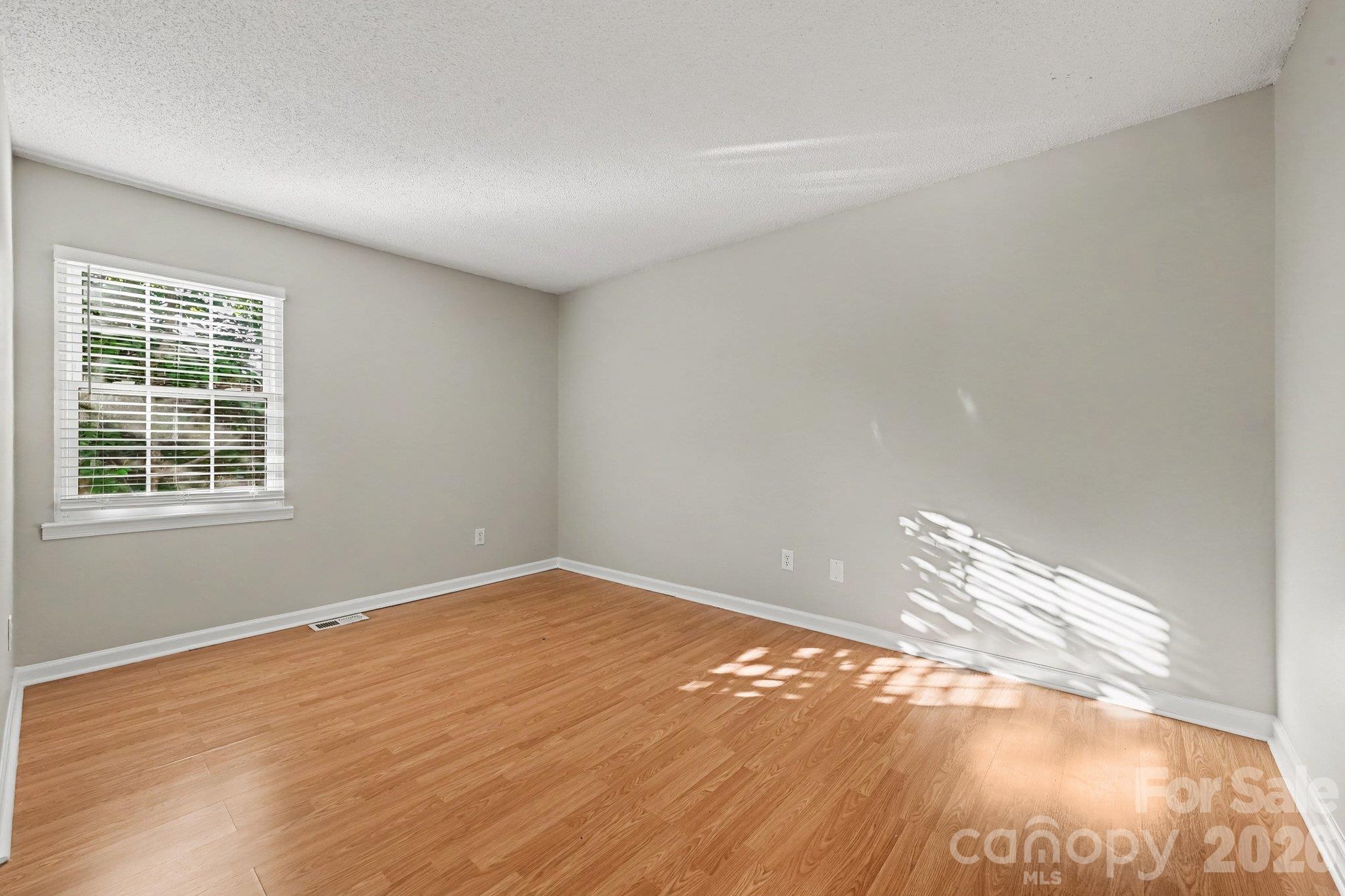 11059 Hunter Trail Lane Property Photo 8