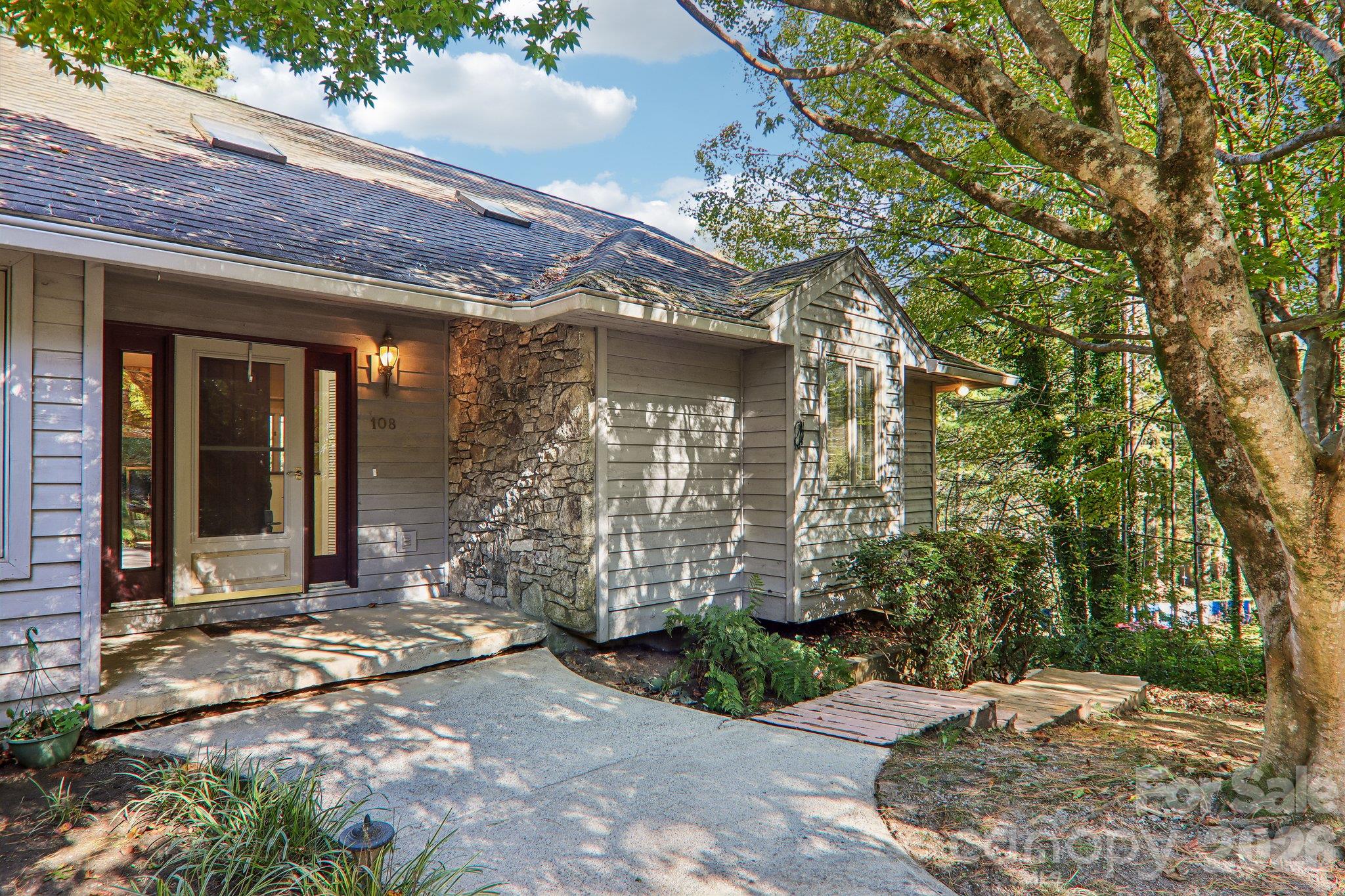 108 Kenwood Drive Property Photo 5