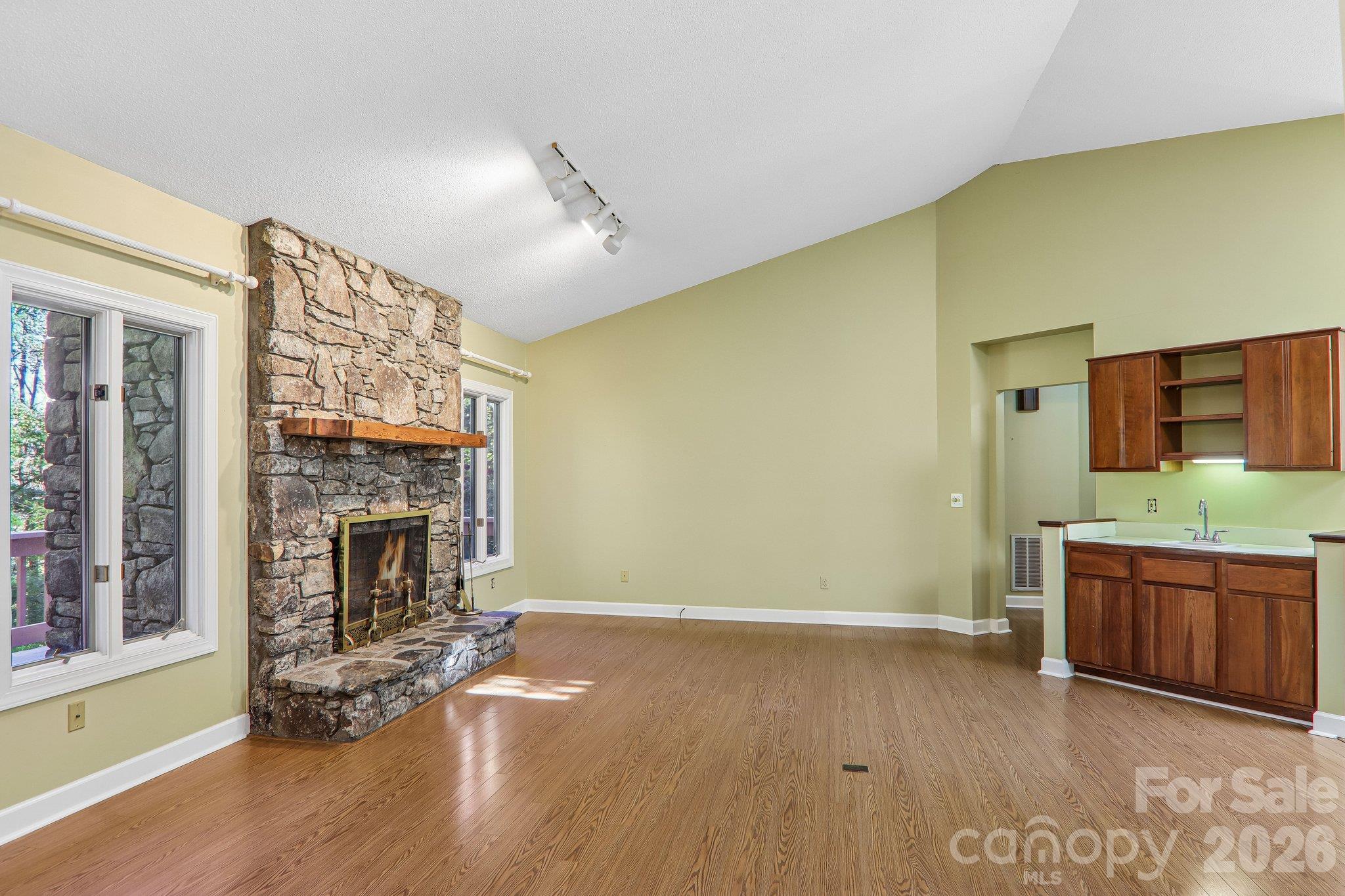 108 Kenwood Drive Property Photo 8