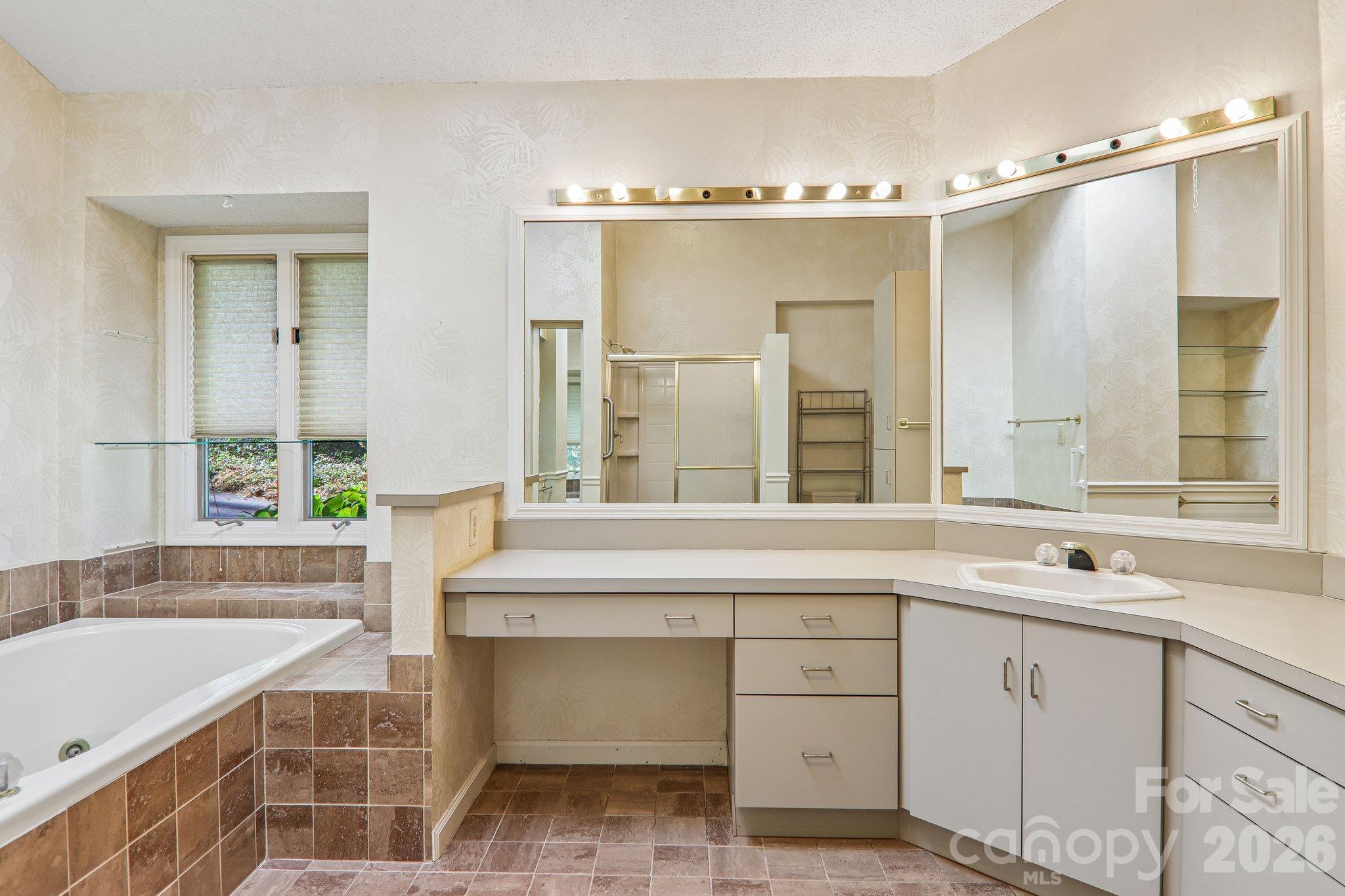108 Kenwood Drive Property Photo 23