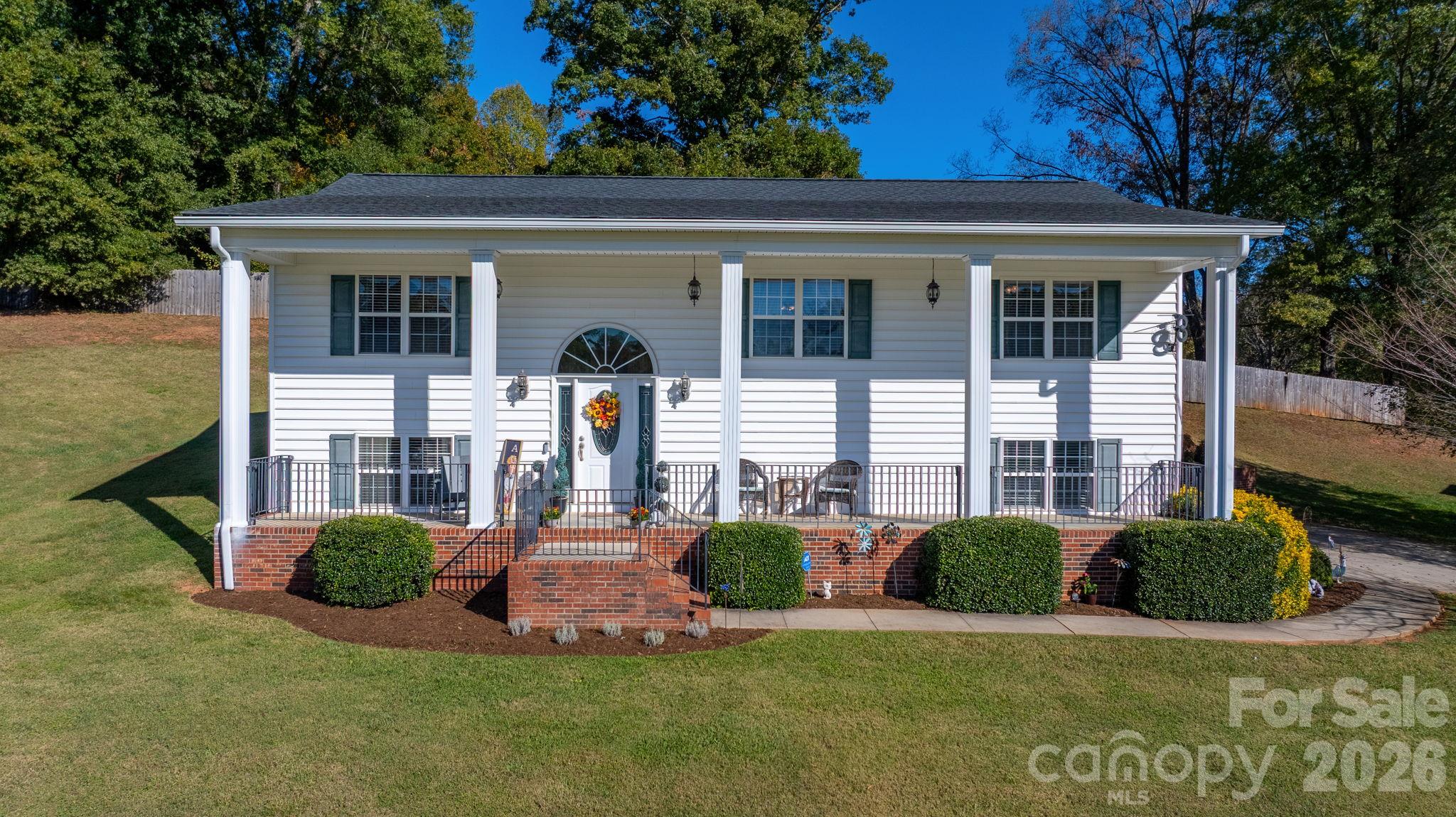 2137 Olde Farm Road Property Photo 1