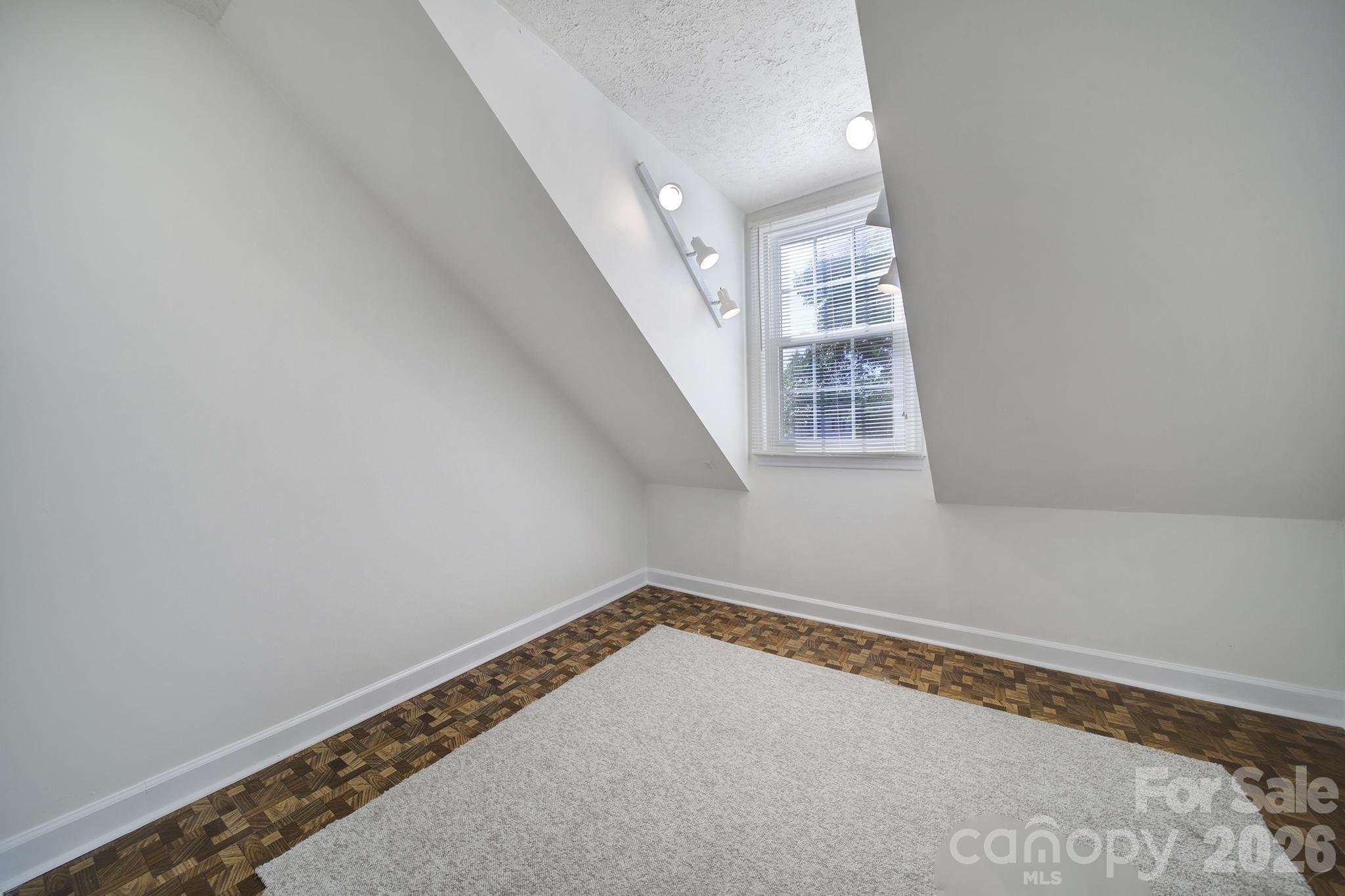 2004 Glouchester Circle Property Photo 22