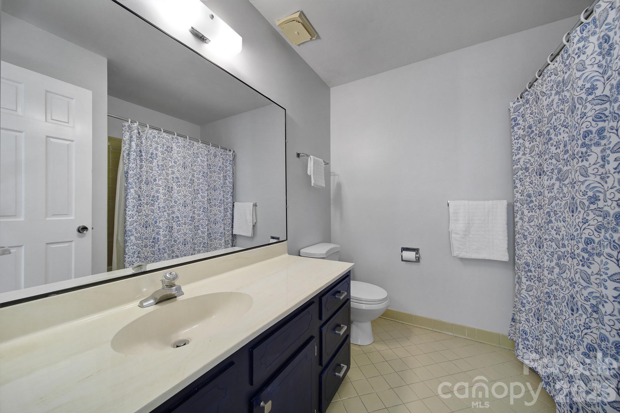 2004 Glouchester Circle Property Photo 24