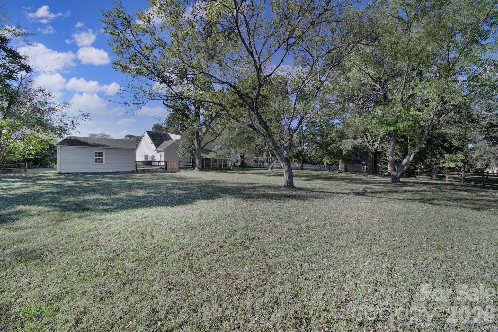 2004 Glouchester Circle Property Photo 32