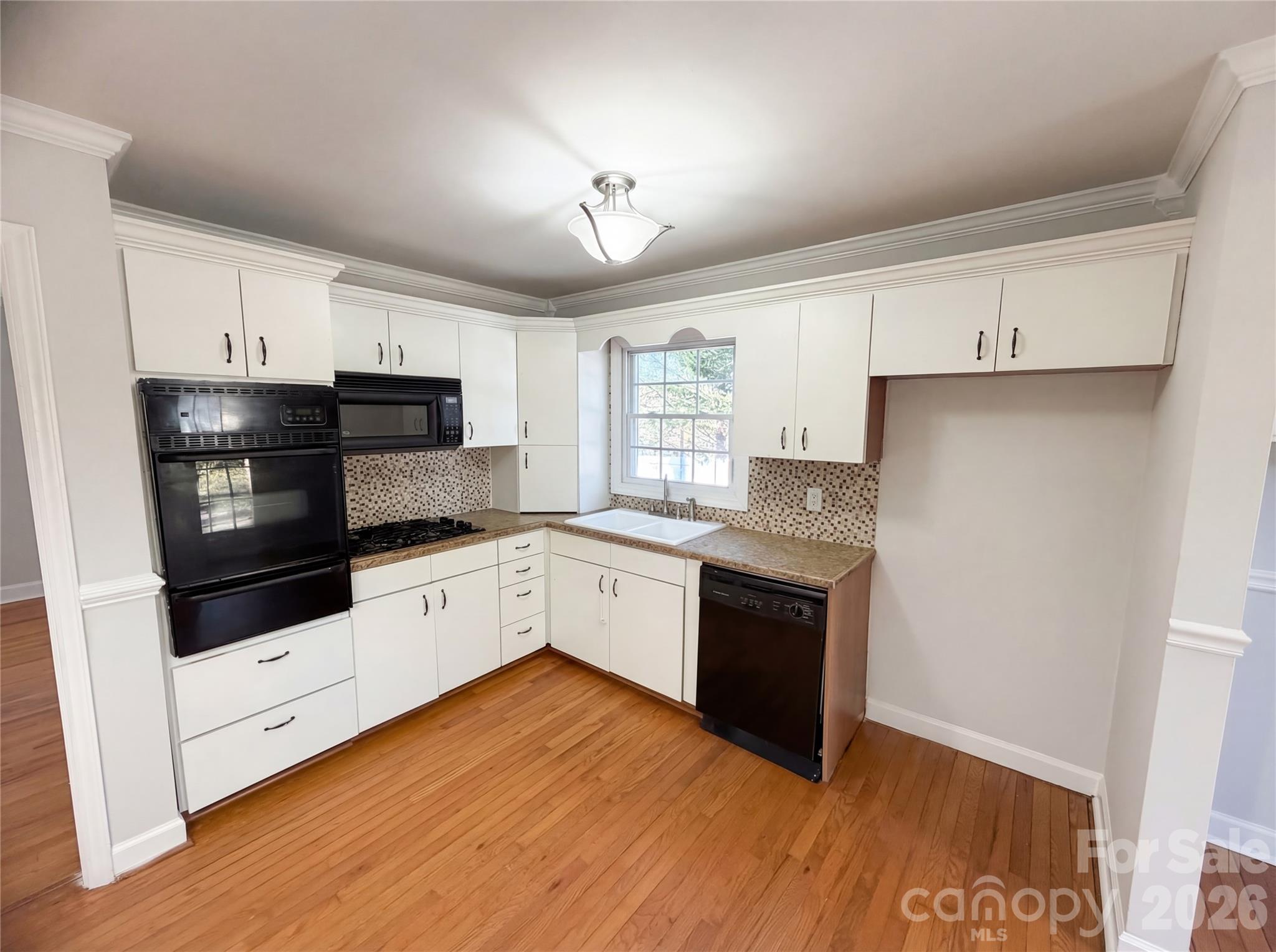 1512 Buckingham Avenue 16 Property Photo 5